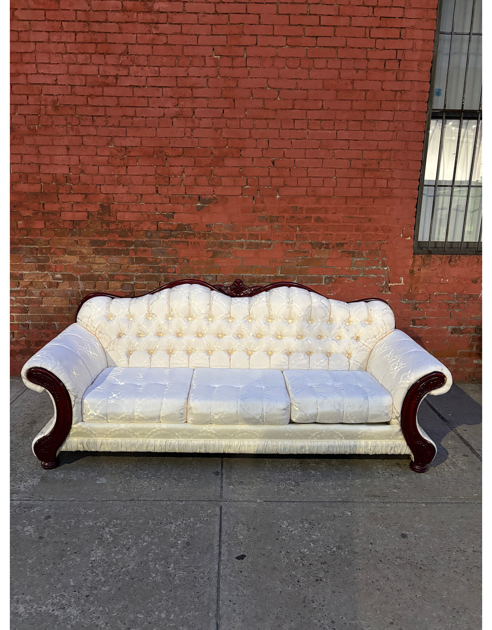 White Vintage Show Sofa