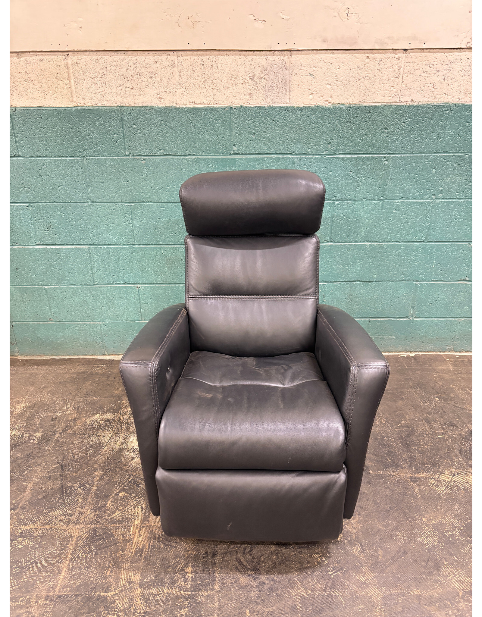 Divani Recliner Chair