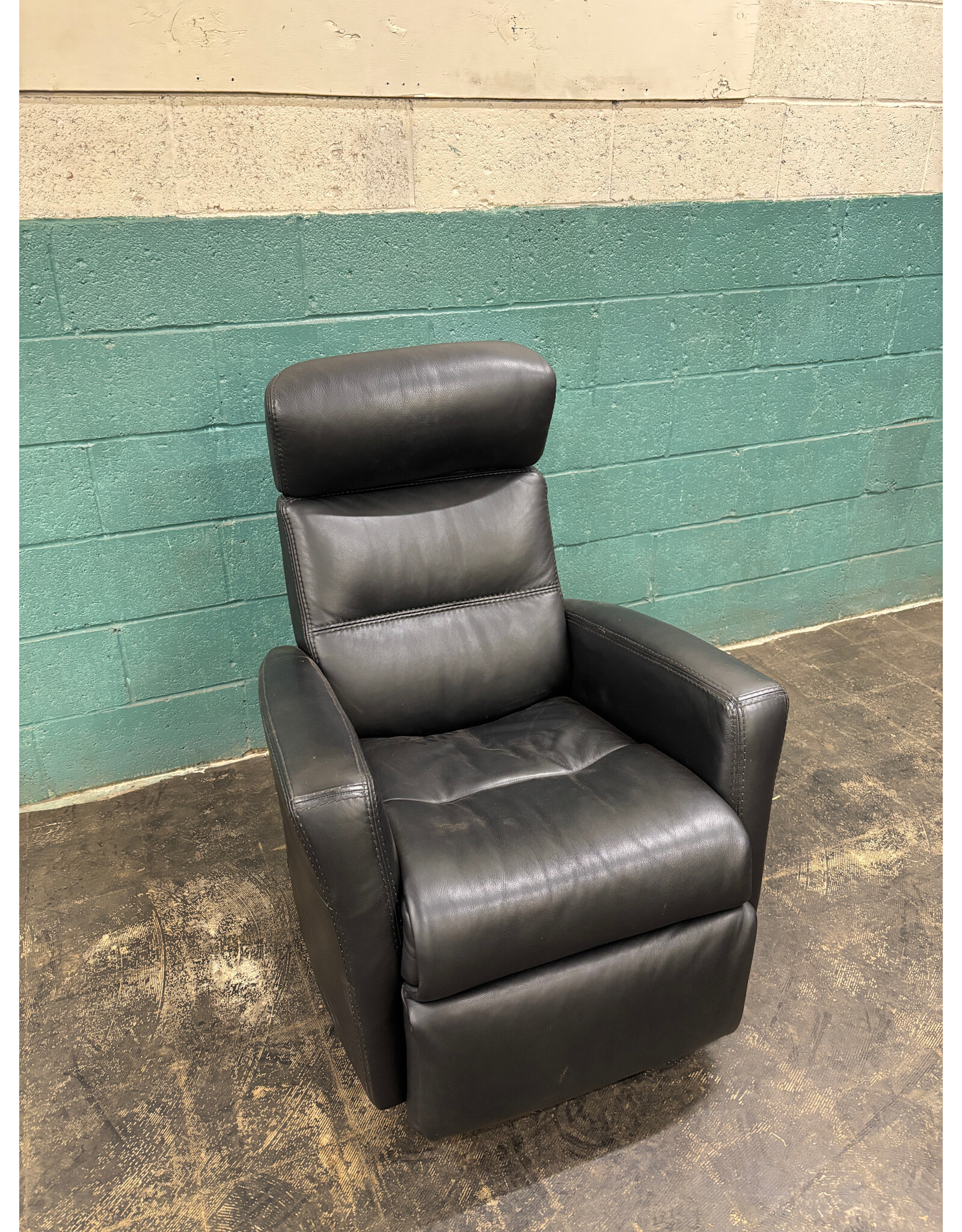 Divani Recliner Chair