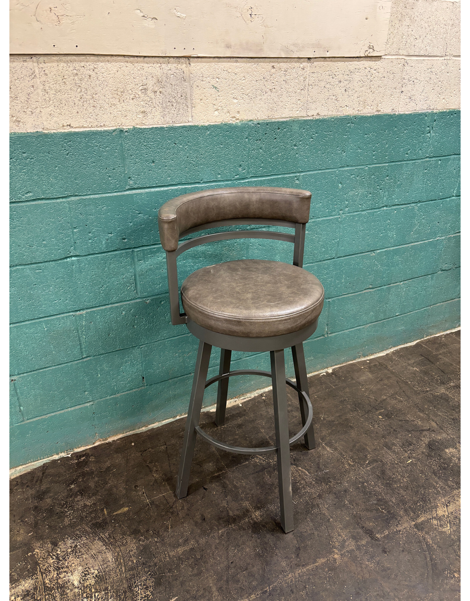 Steve Silver Gene Swivel Counter Stool