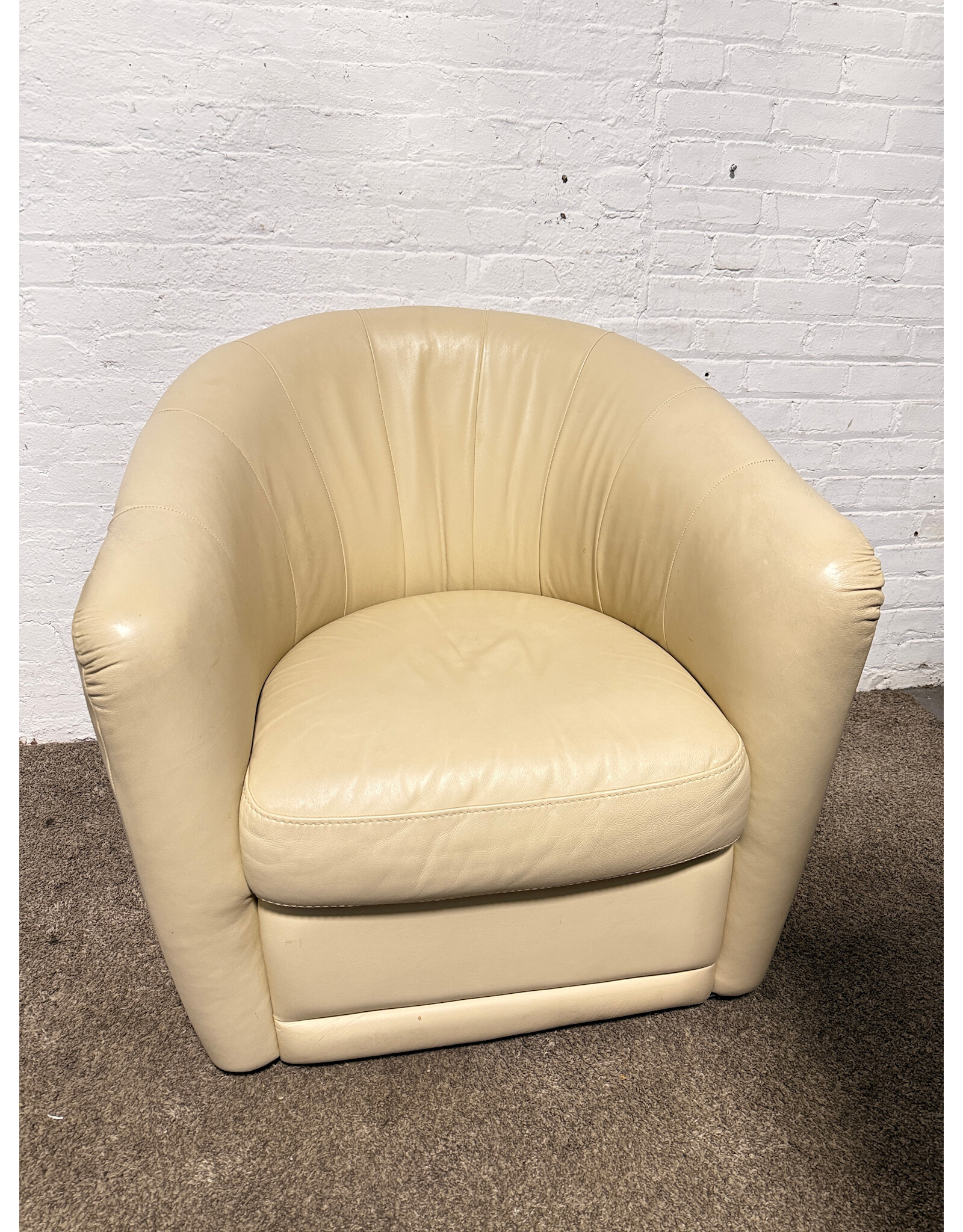 Giada Leather Swivel Lounge Chair by Natuzzi in Cream