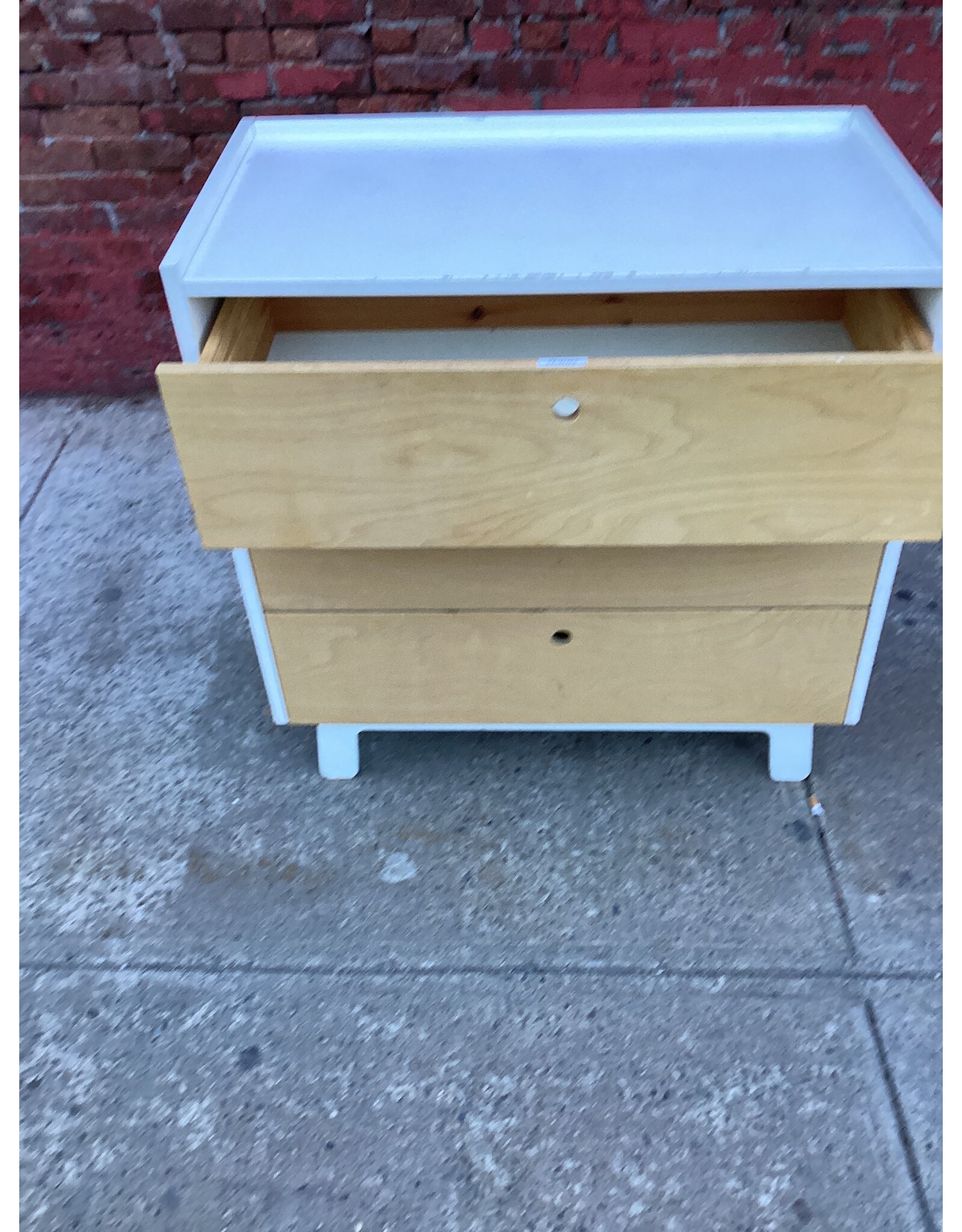 Ouef Changing Dresser