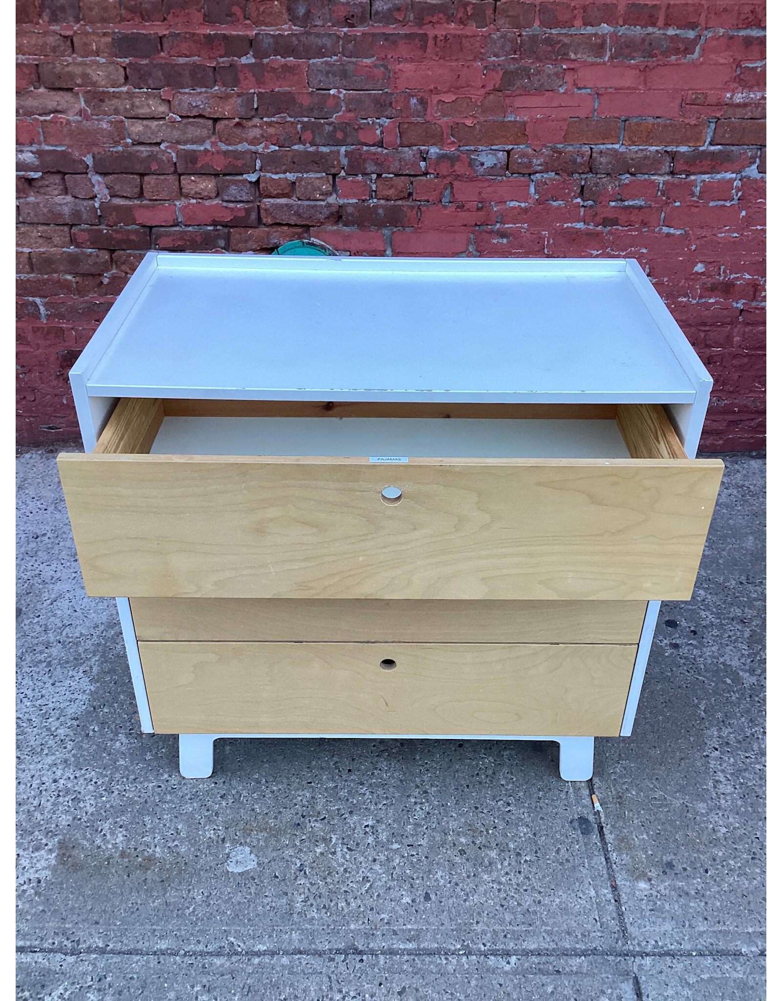 Ouef Changing Dresser