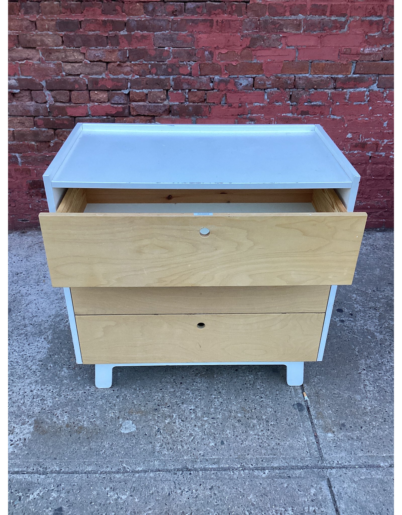 Ouef Changing Dresser