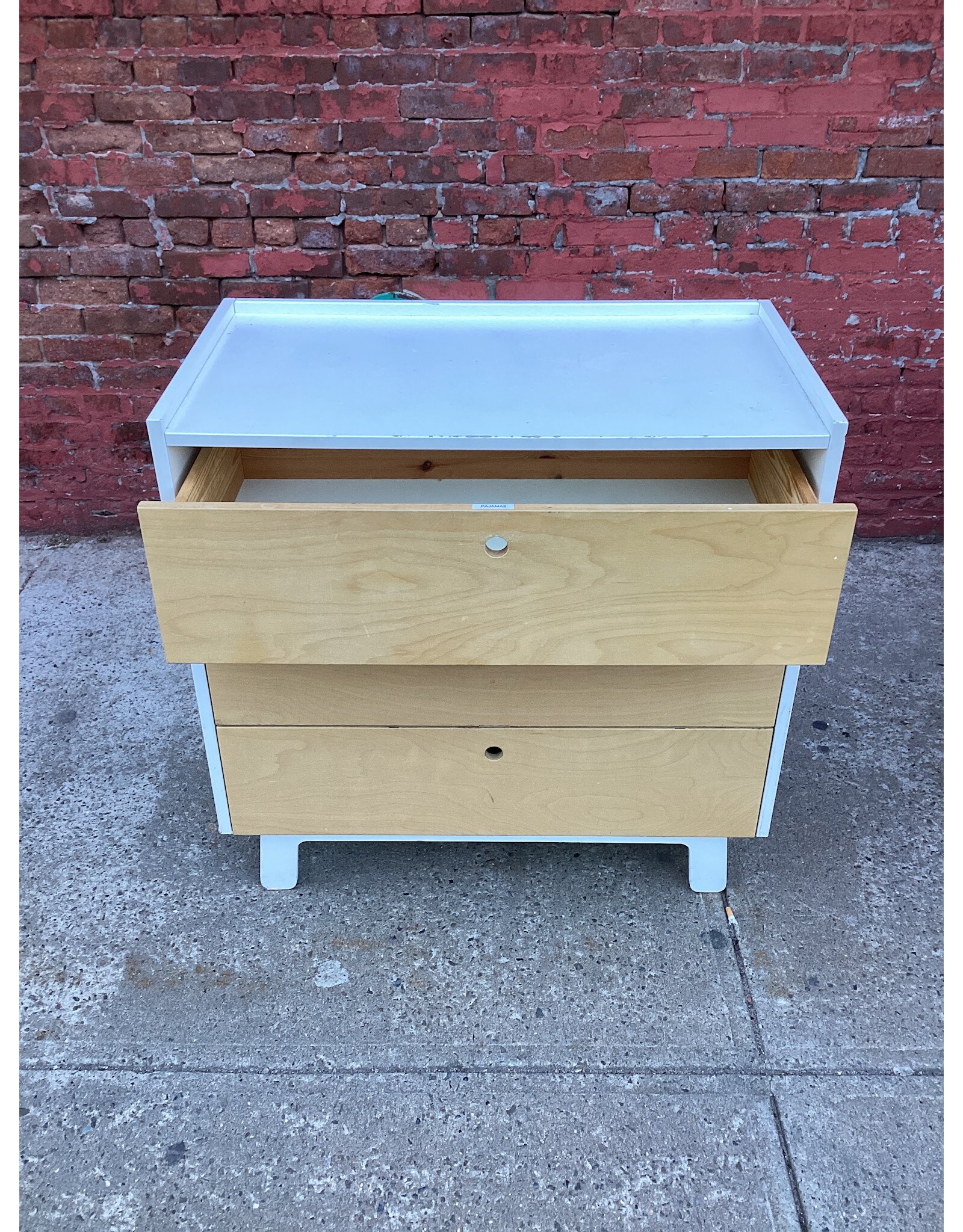 Ouef Changing Dresser