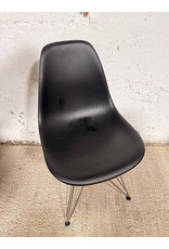 Herman Miller Eames Molded Plastic Side Chair by Herman Miller