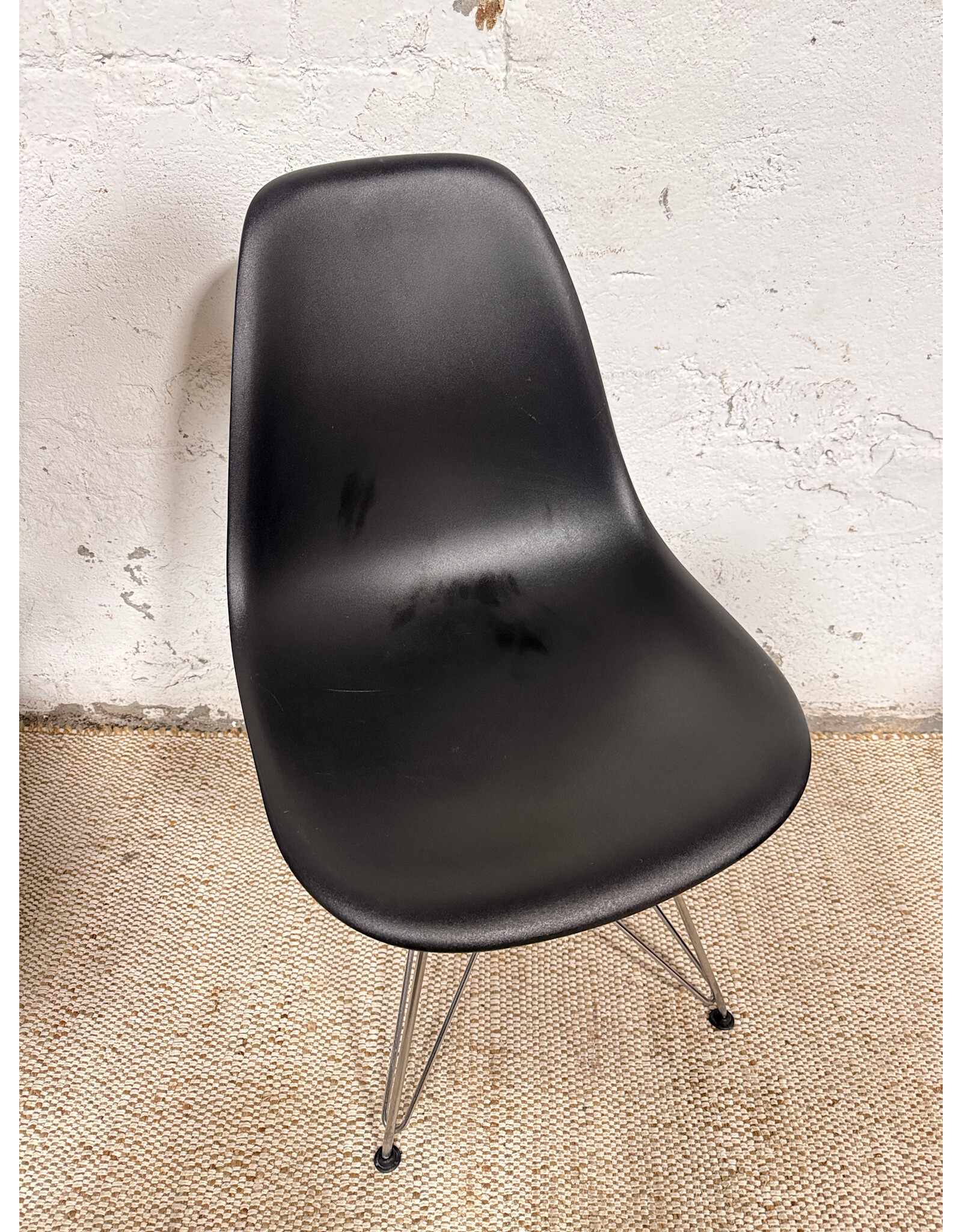 Herman Miller Eames Molded Plastic Side Chair by Herman Miller