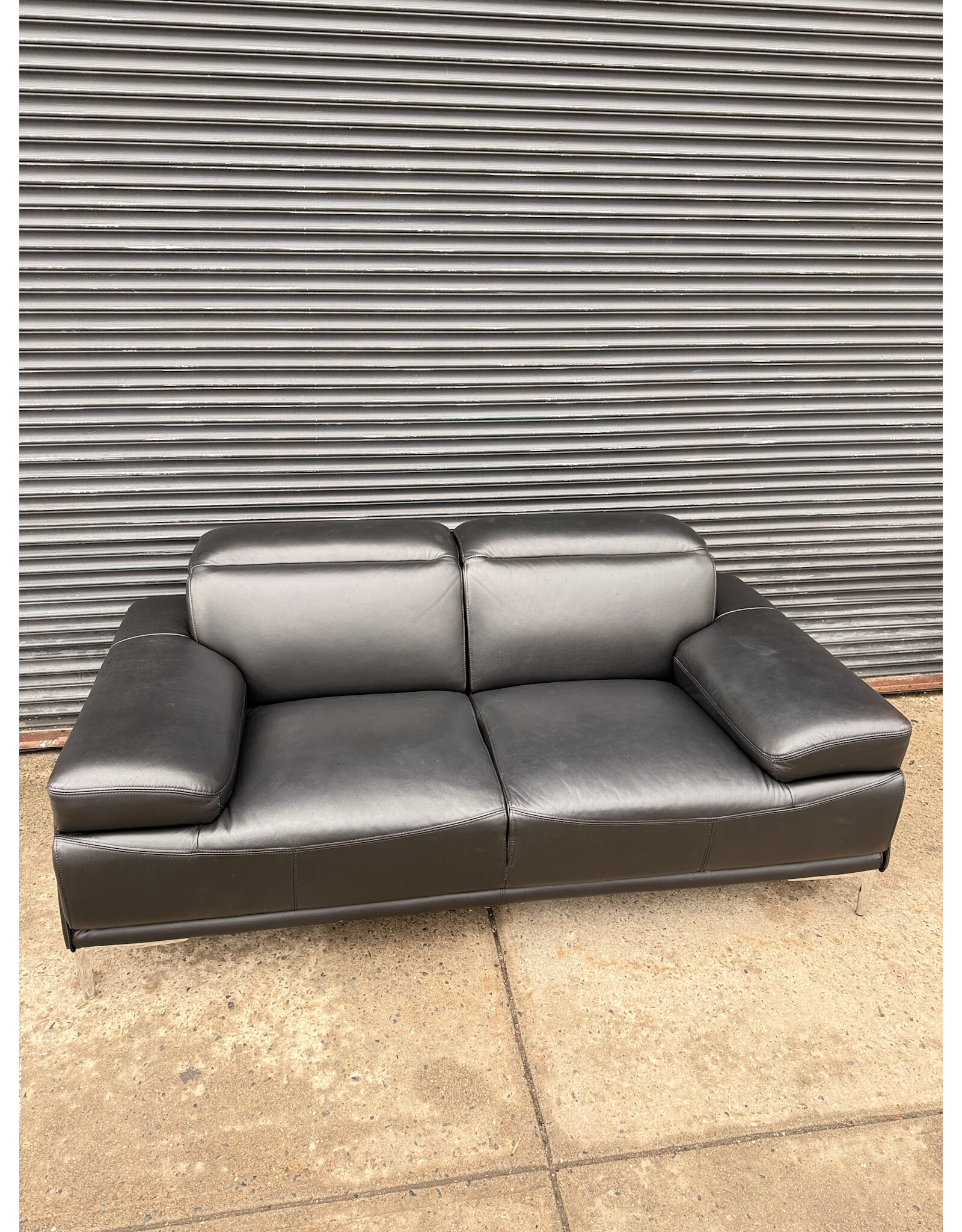 Nicolo Black Leather Loveseat