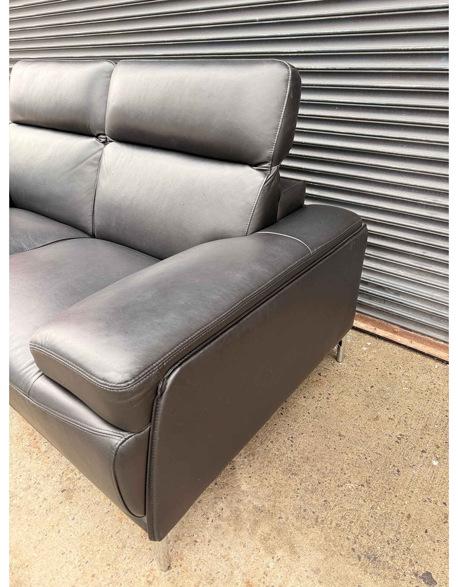 Nicolo Black Leather Loveseat