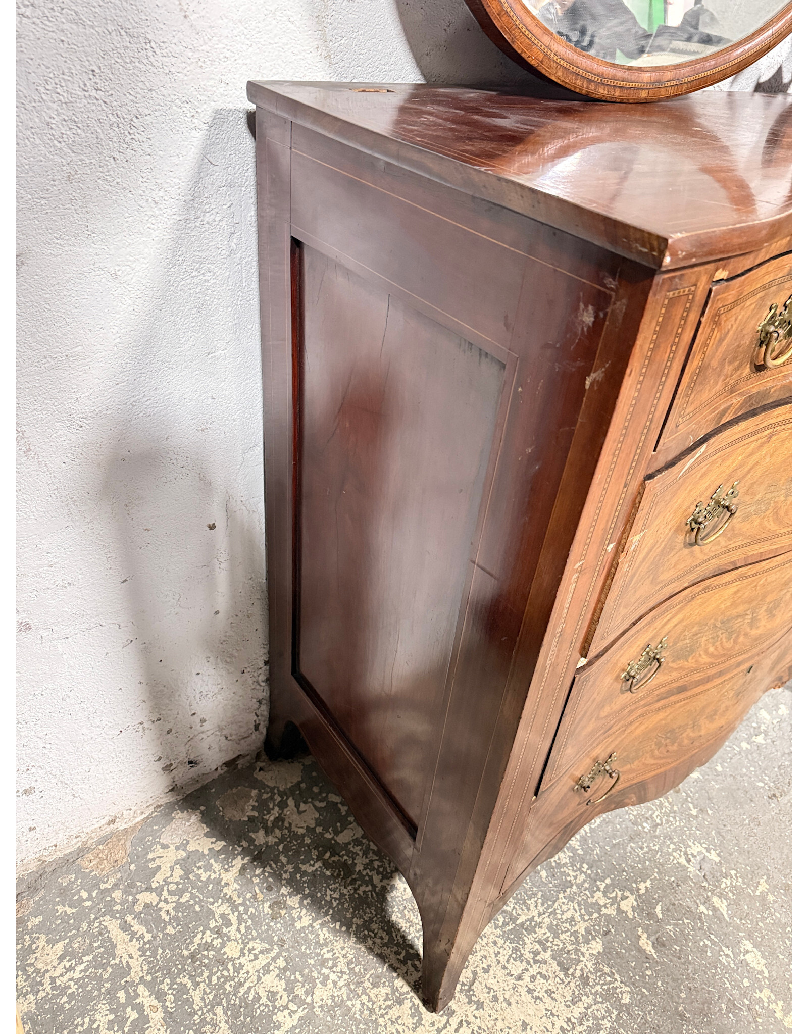 Bow Front Banded Inlaid Crotch Mahogany 4-Drawer Chest of Drawers with Mirror, Original Brasses