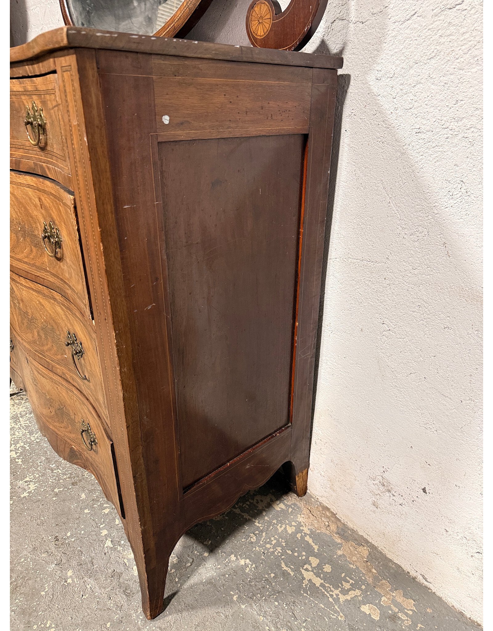 Bow Front Banded Inlaid Crotch Mahogany 4-Drawer Chest of Drawers with Mirror, Original Brasses