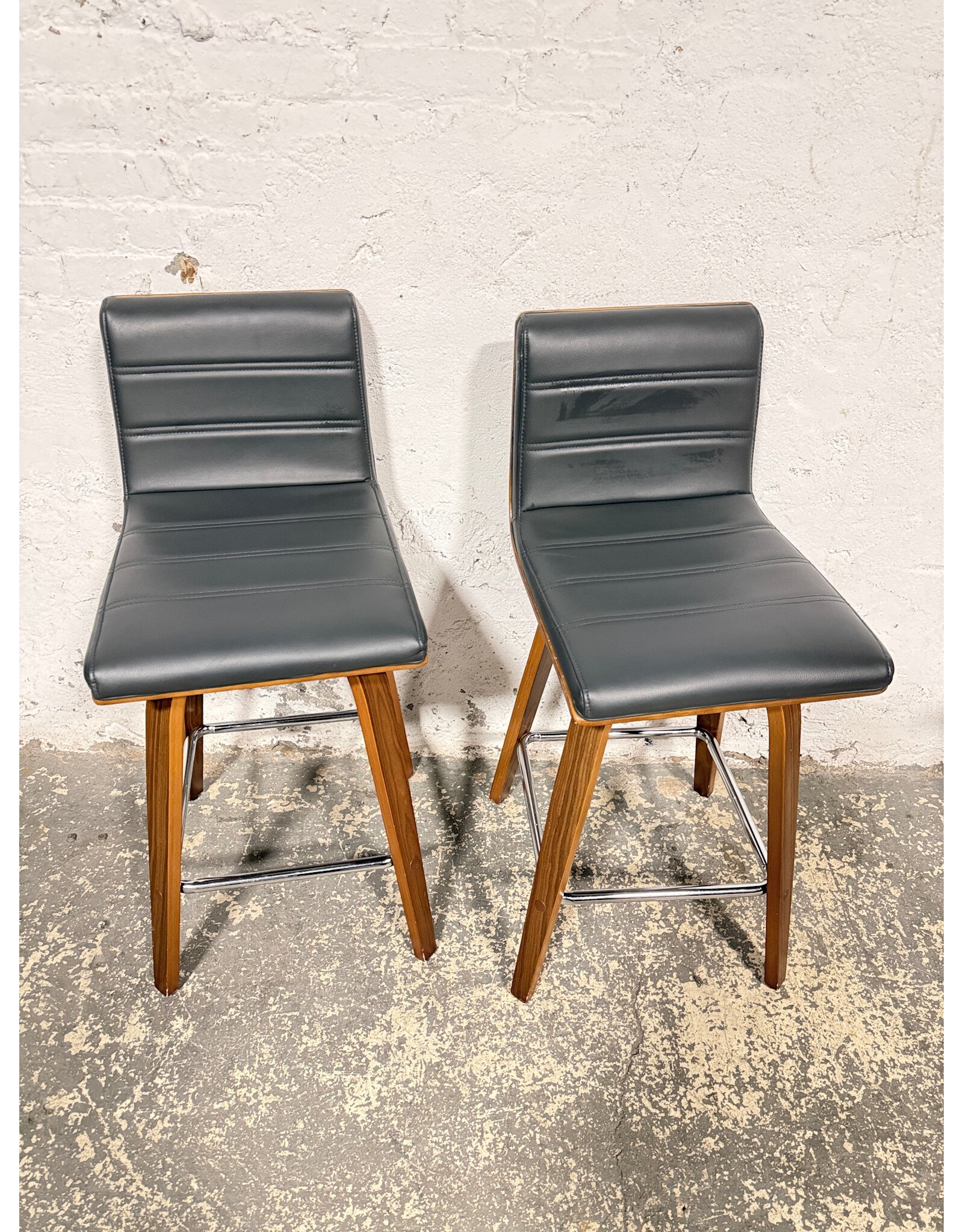 Armen Modern Counter Height Swivel Stool