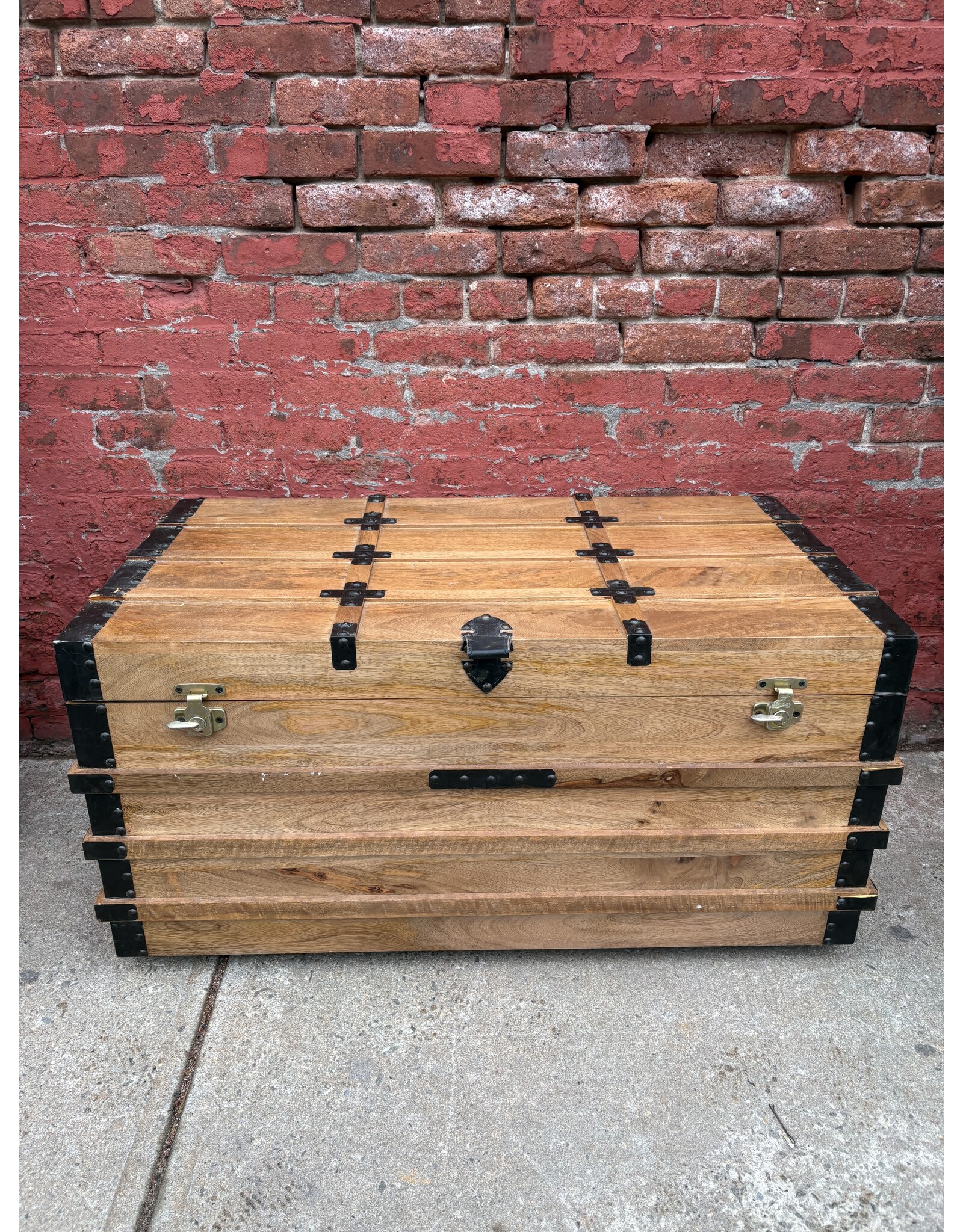 Coaster Simmons Wooden Storage Trunk
