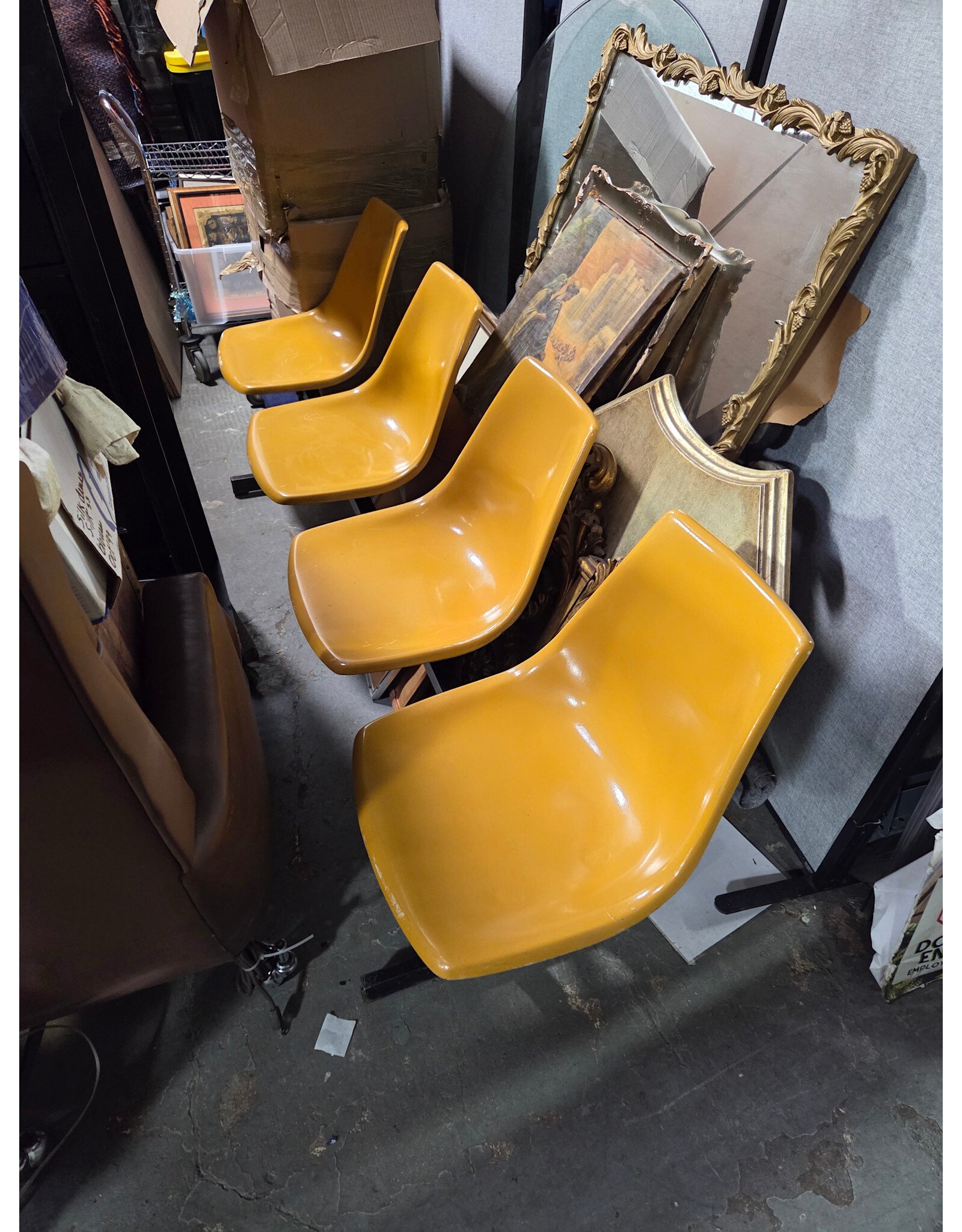 MCM Curry Fiberglass Krueger Metal Products 4 Seat Bench