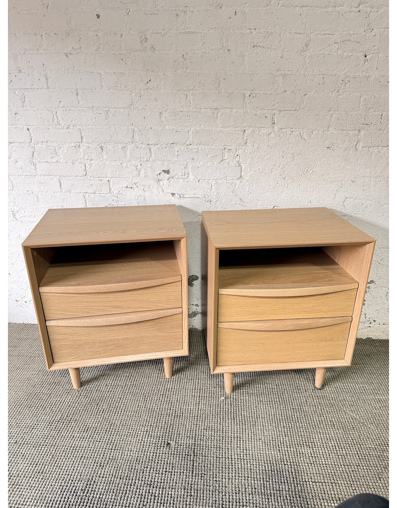 Article Lenia White Oak 2-drawer Nightstand