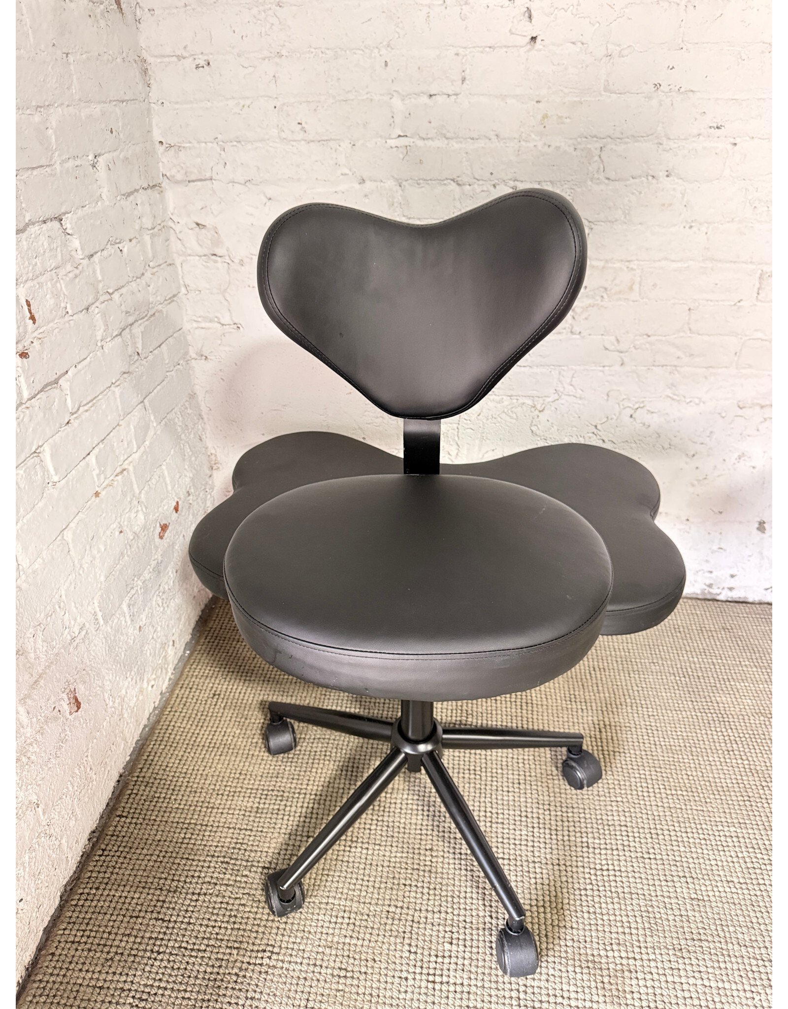 Pinmoco Ergonomic Cross-Legged Chair in Black