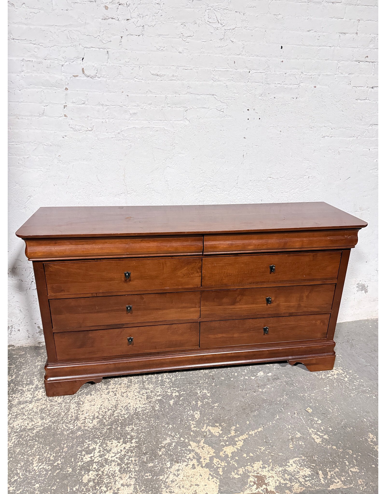 Kincaid Chateau Royale 8-Drawer Dresser