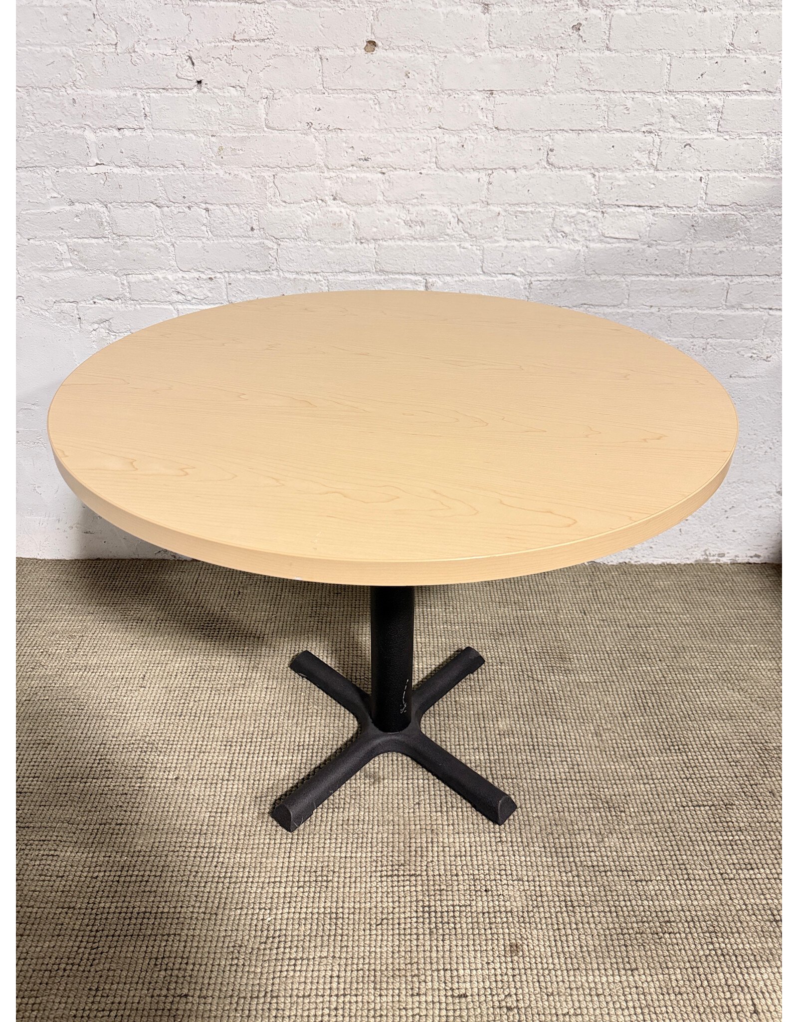 Hon Style Round Table