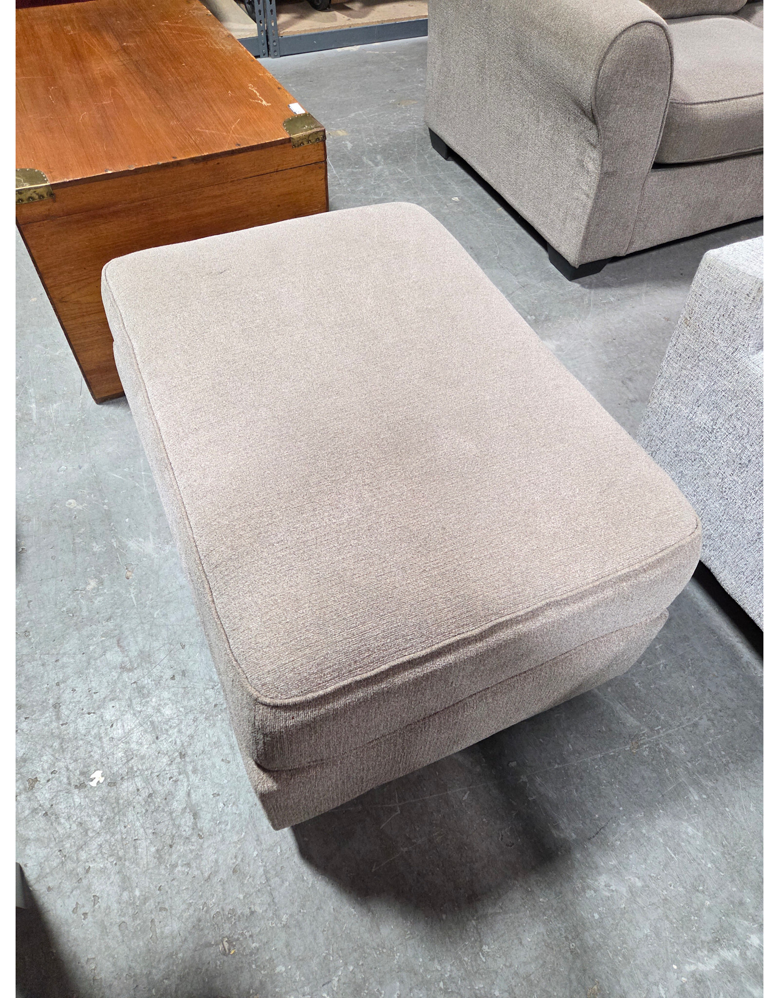 Ashley Furniture Gray 2-Piece Sectional Sofa with Ottoman