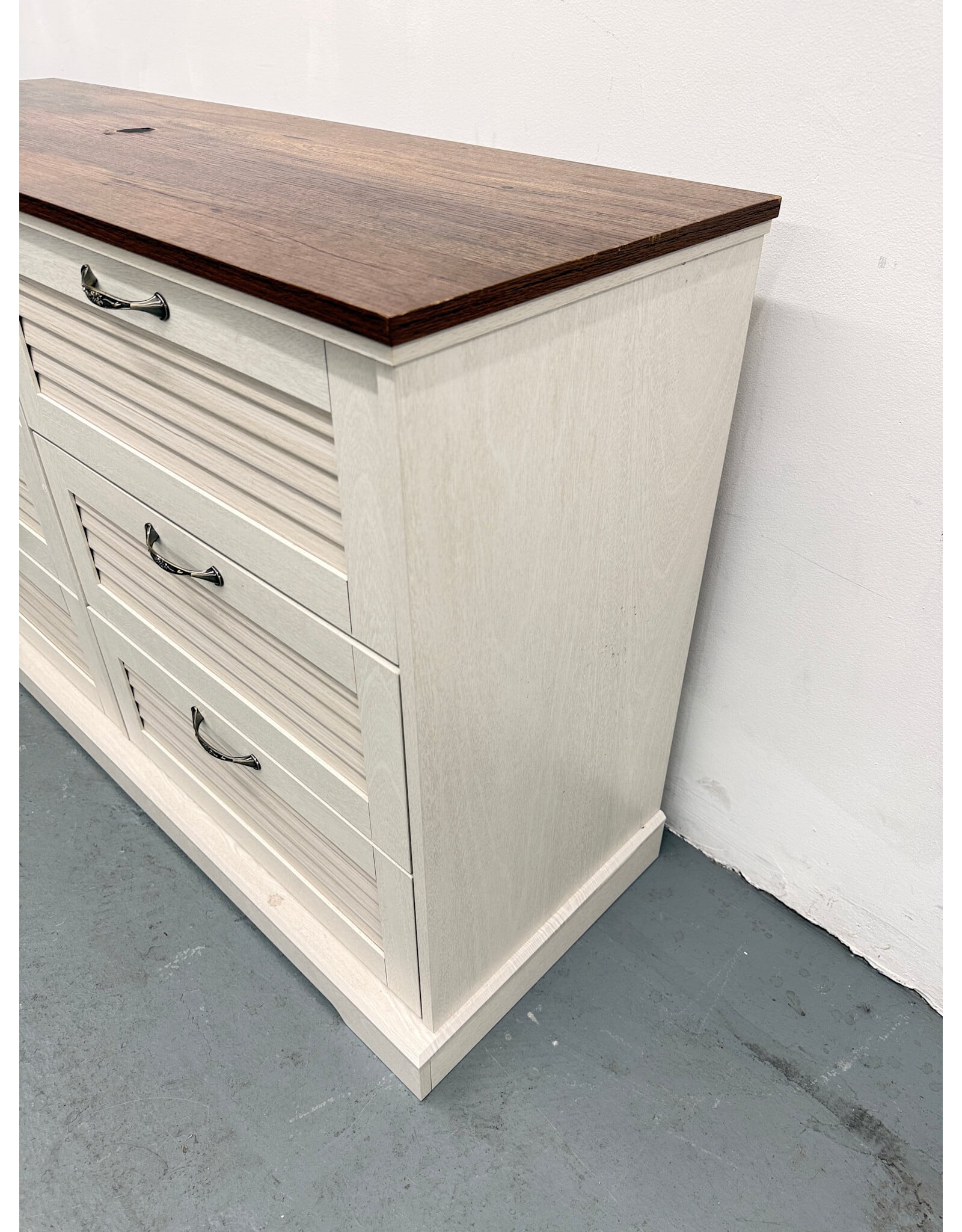 Modern 6-Drawer Wood Farmhouse Chest of Drawers