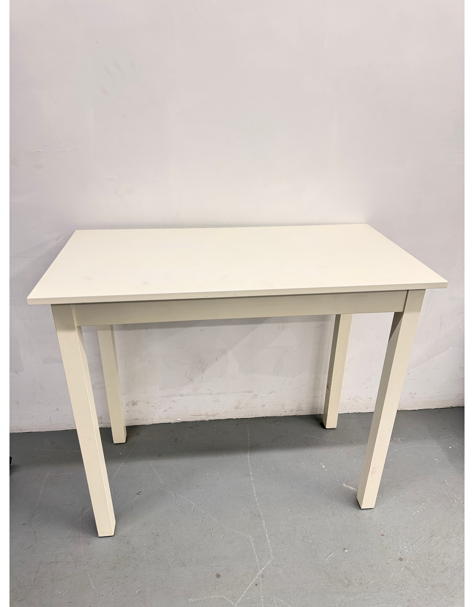 Counter Island White Wooden Table