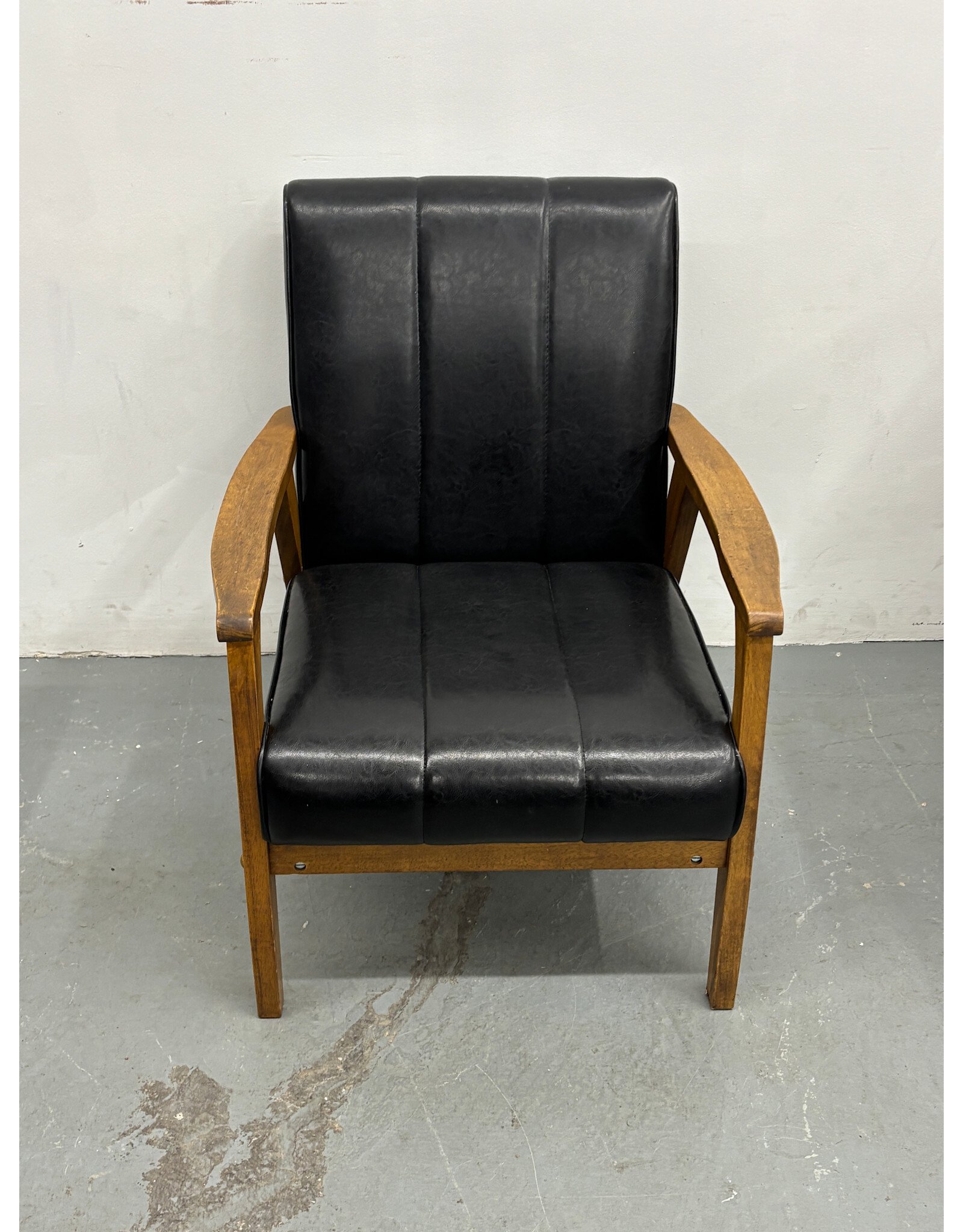 Black Leather Lounge Chair