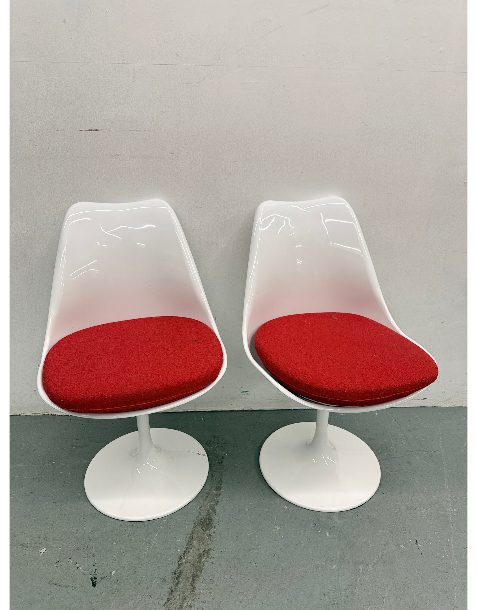 Eero Saarinen Style Tulip Side Chair