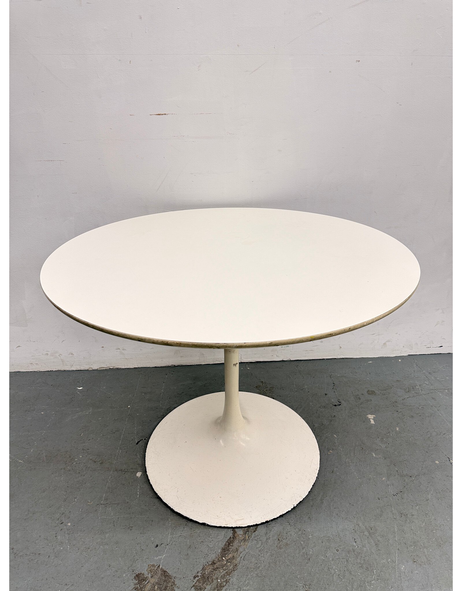 Mid-Century Modern Style Tulip Dining Table