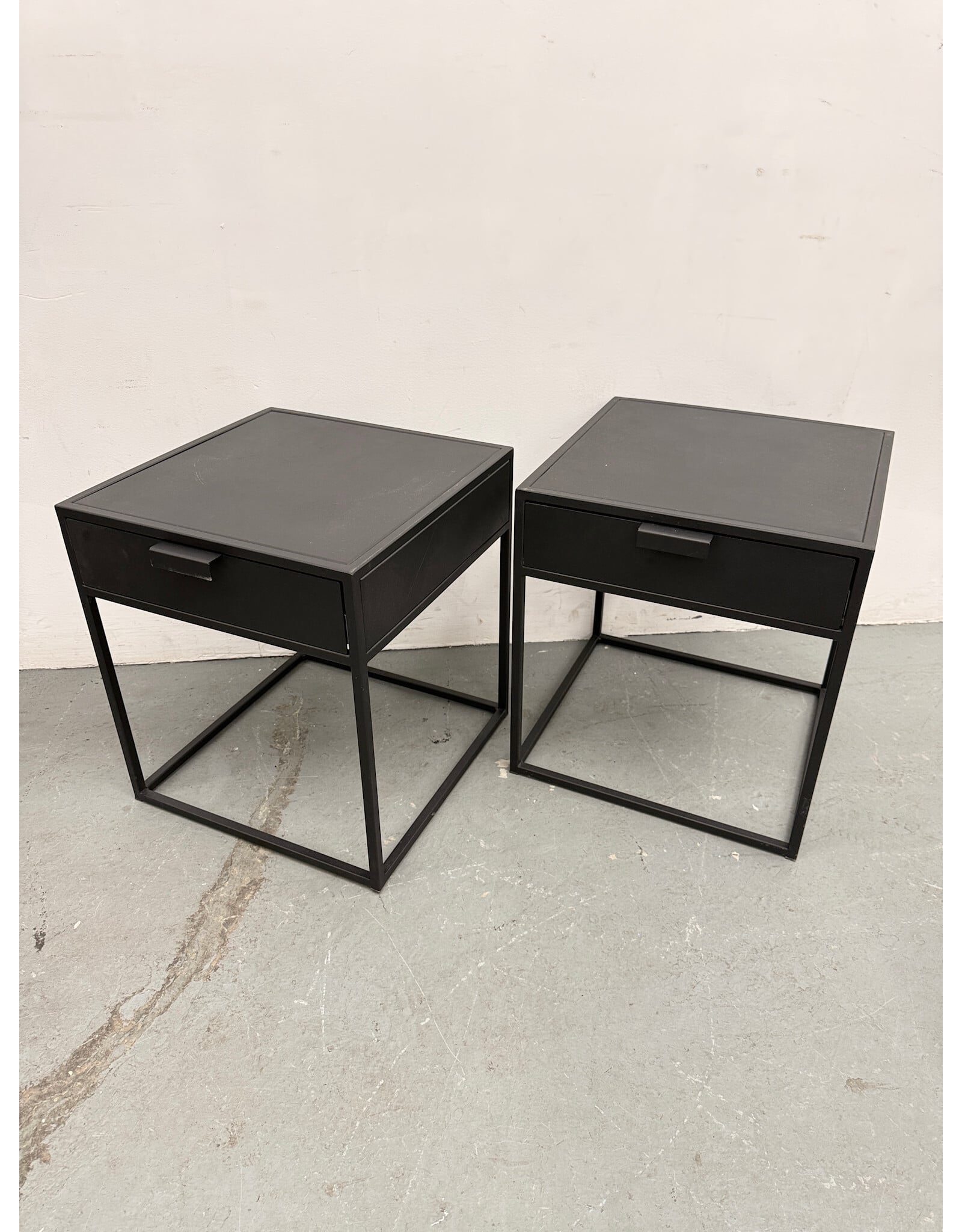 Single Drawer Metal Frame Nightstand