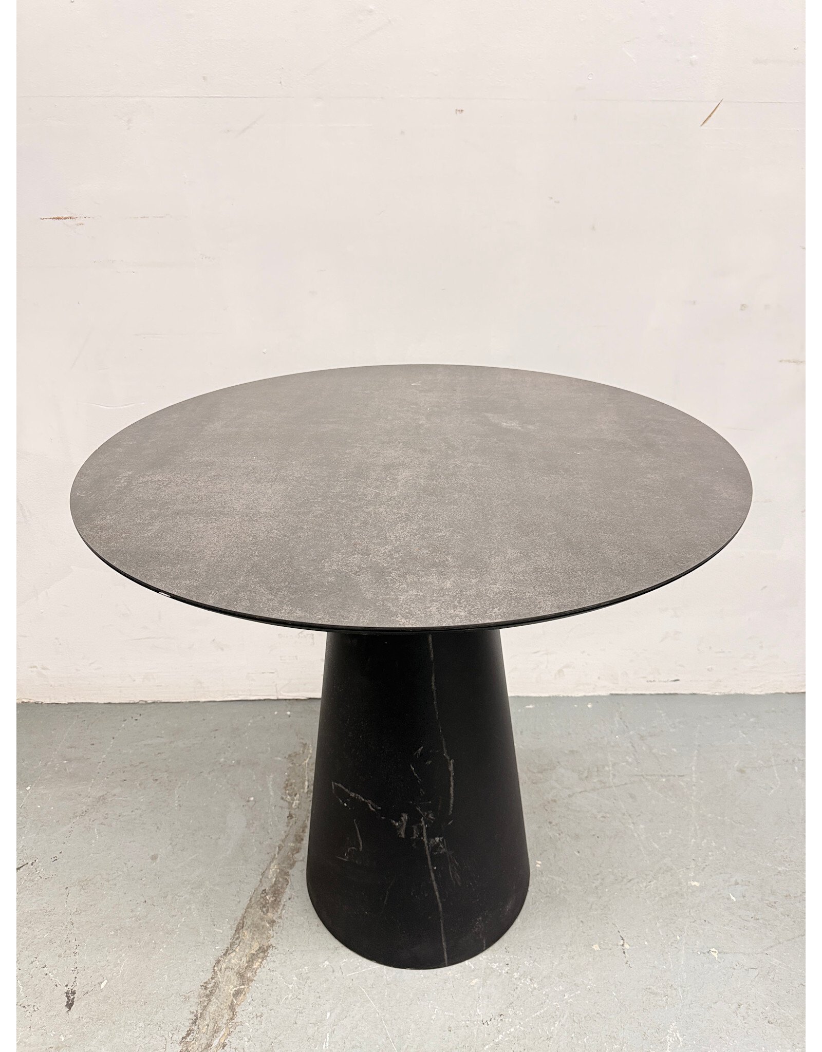 Black Round Pedestal Dining Table