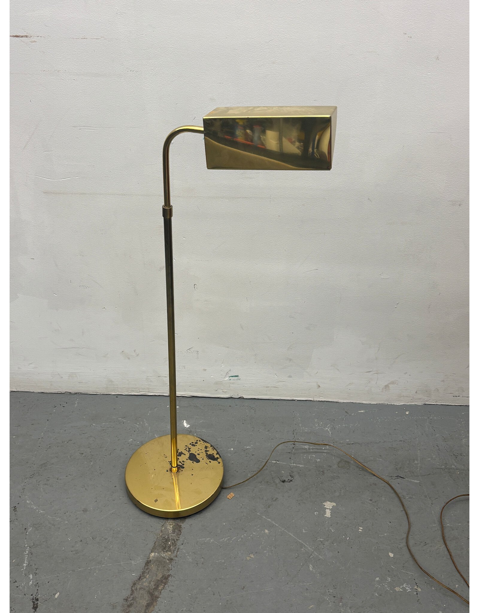 Alys Antique Pharmacy Lamp