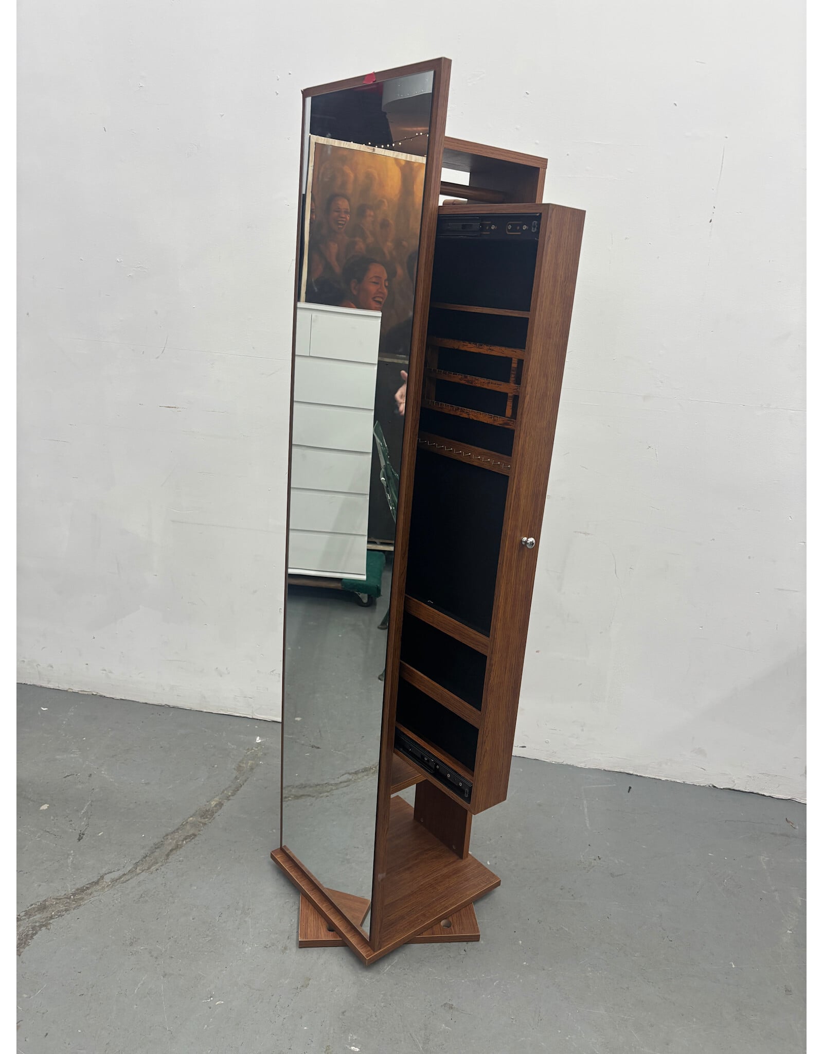 Rotating Vanity/Jewelry Storage w Mirror