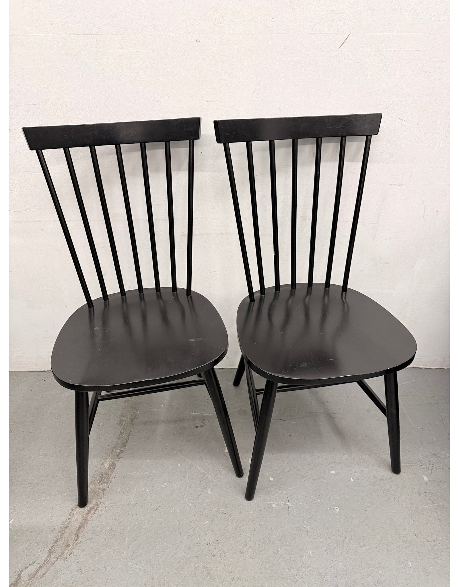 Modern Spindle Back Wood Dining Chair in Black