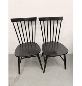 Modern Spindle Back Wood Dining Chair in Black