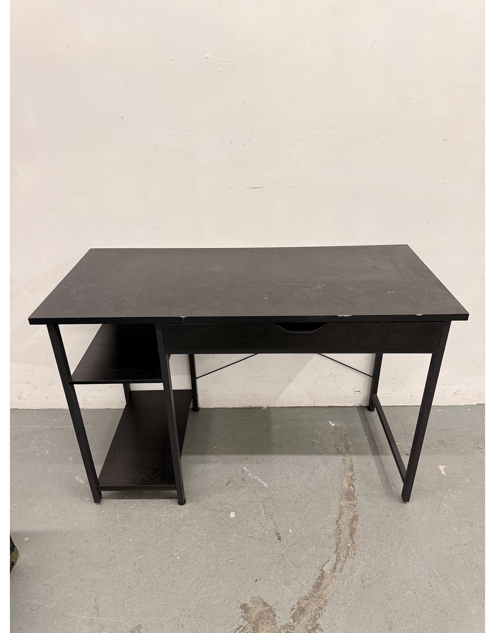 Modern Standard Writing Desk in Black