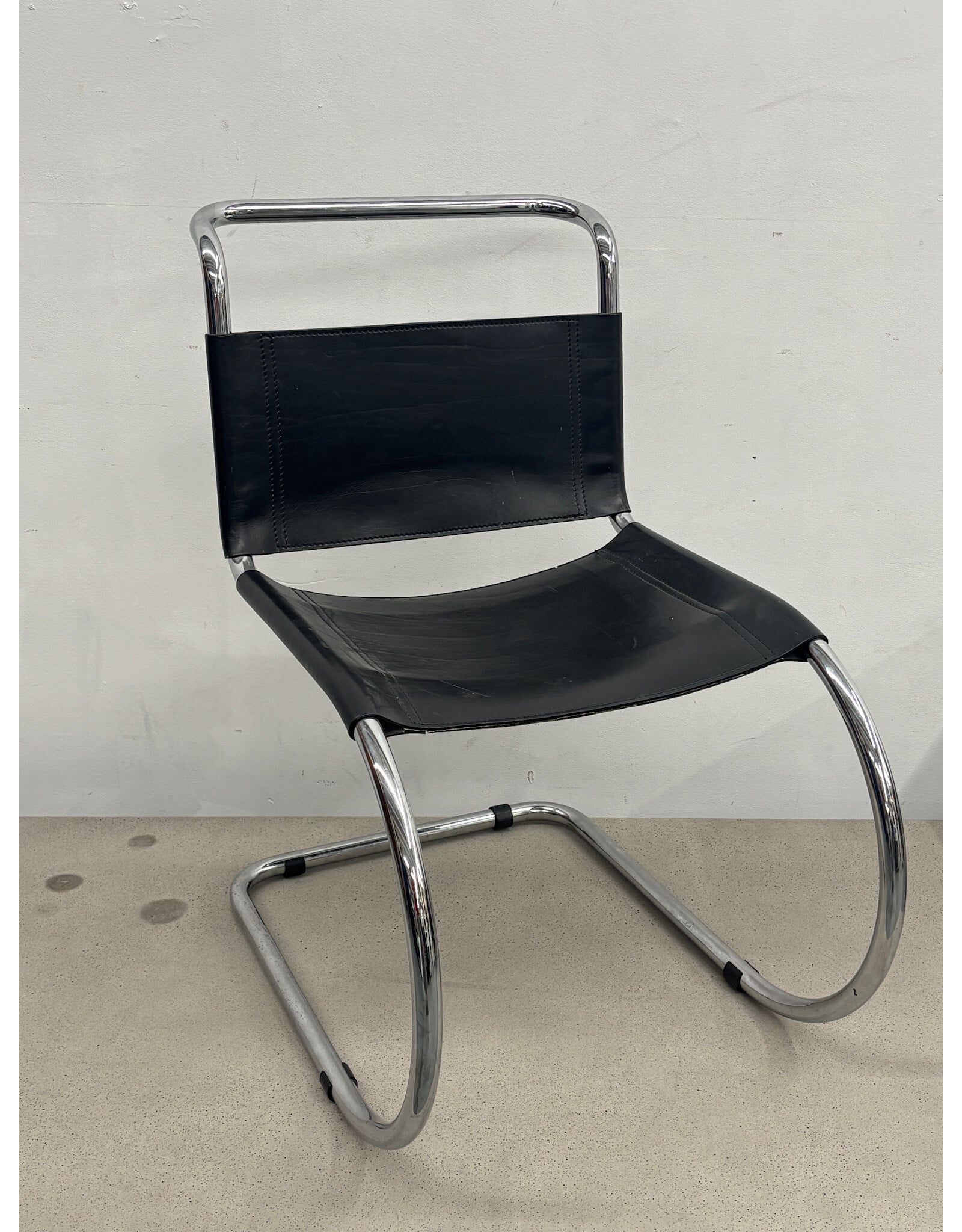 Mies van der Rohe Cantilever Chair