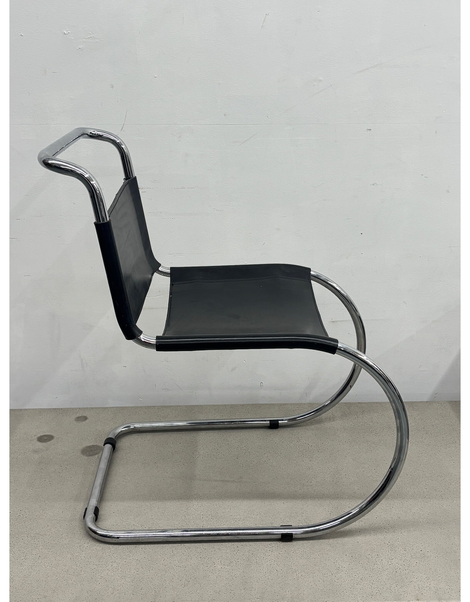 Mies van der Rohe Cantilever Chair