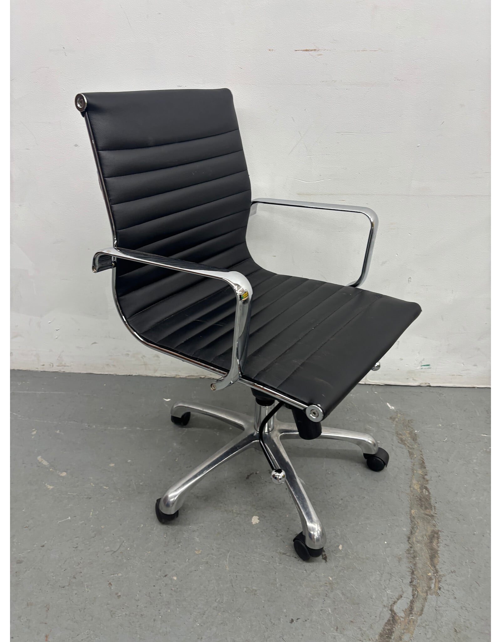 Black Ribbed Office Chair