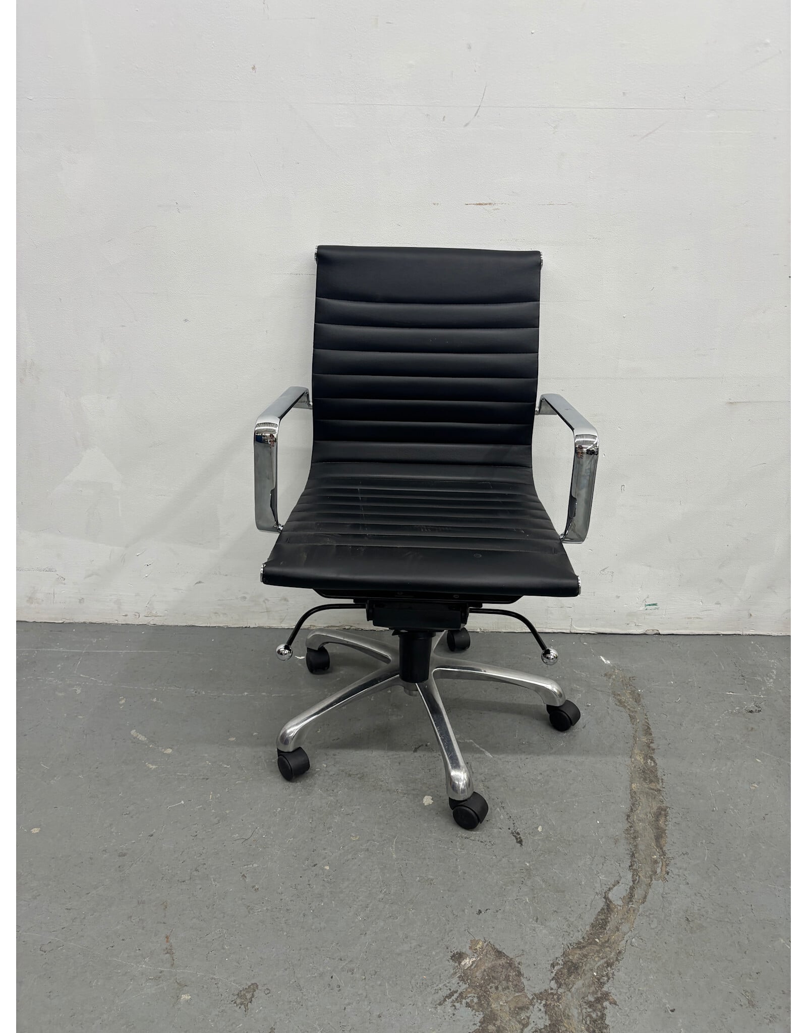 Black Ribbed Office Chair