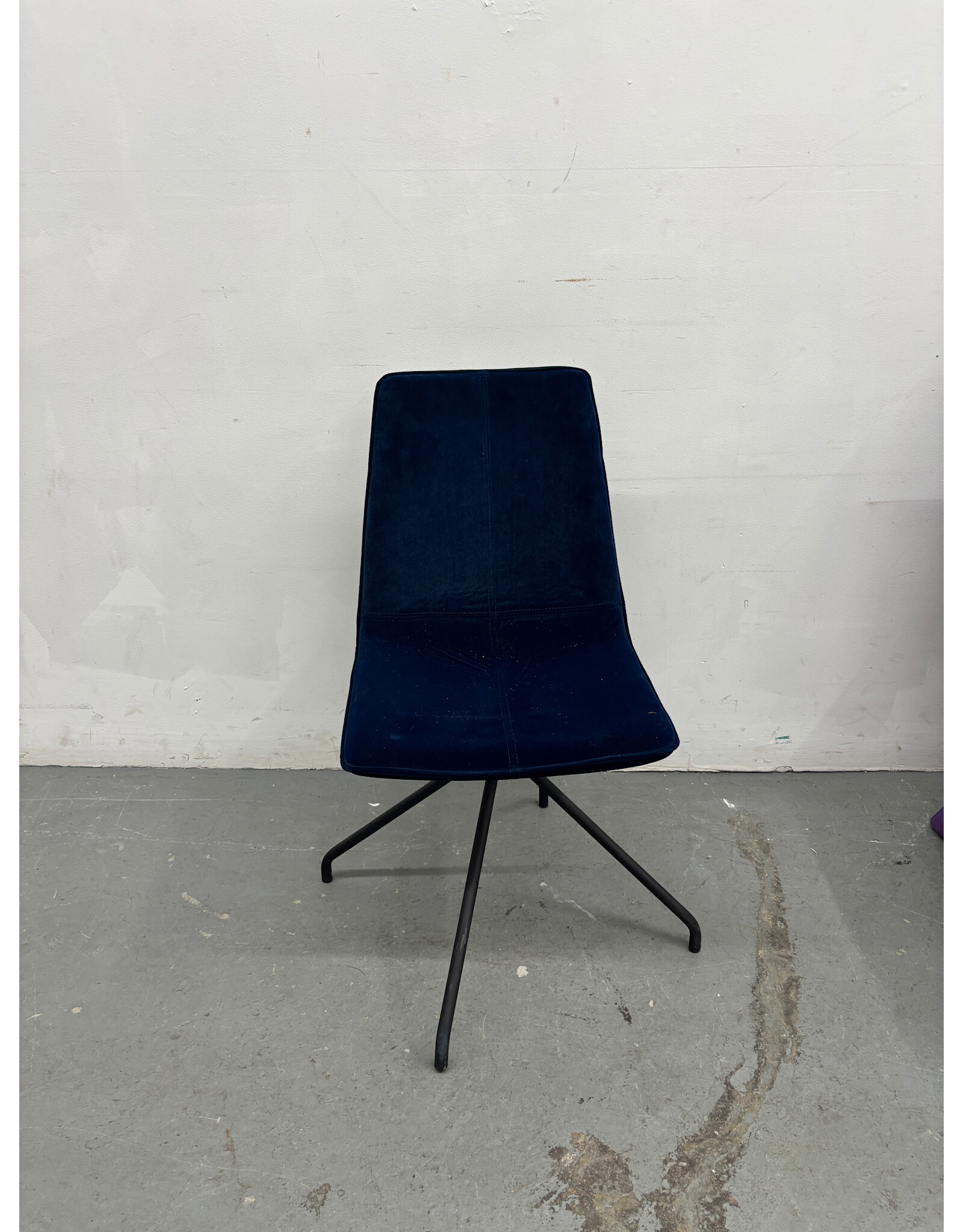 Let Me Rotate Sapphire Chair