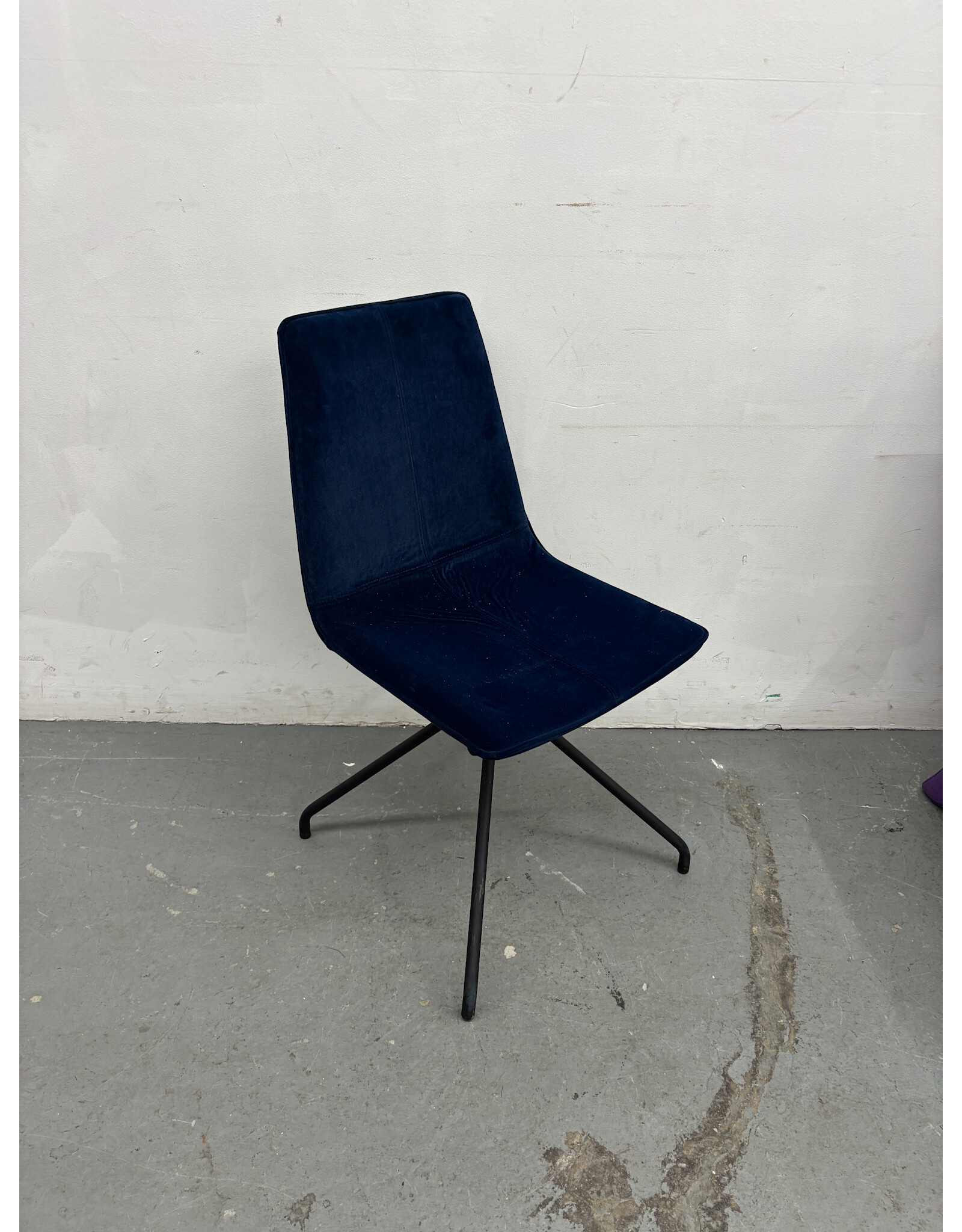 Let Me Rotate Sapphire Chair