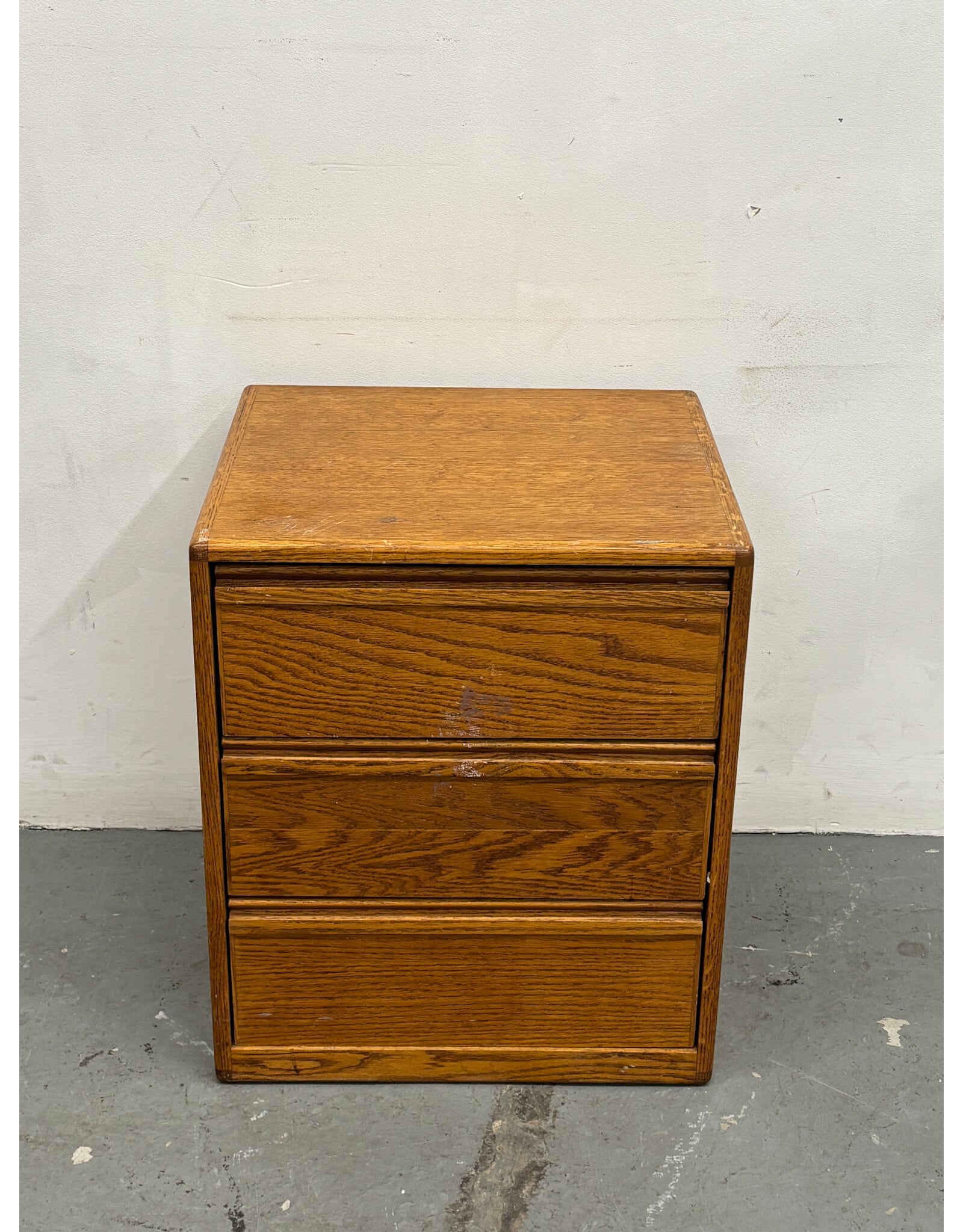 Oak 3 Drawer Nightstand