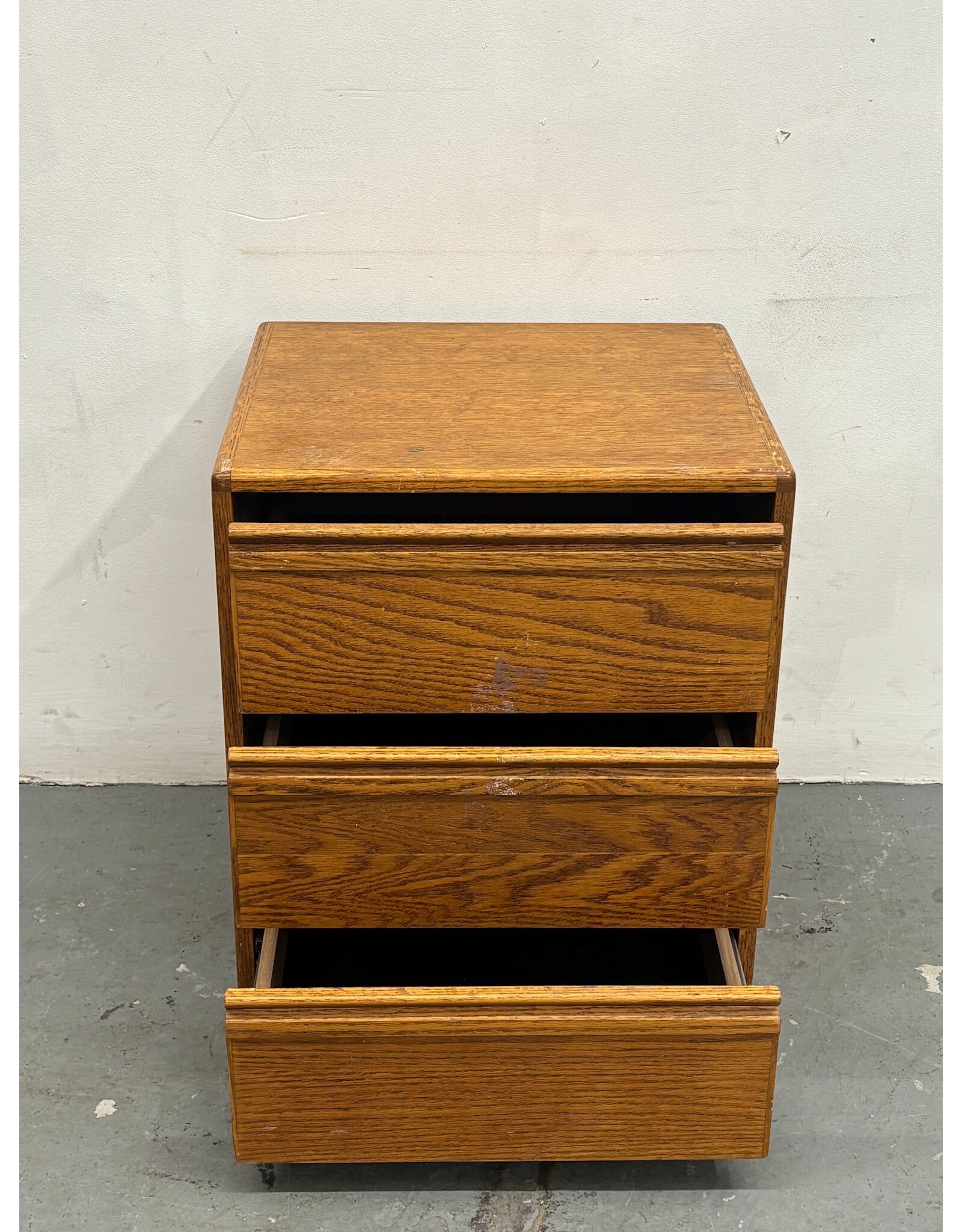 Oak 3 Drawer Nightstand