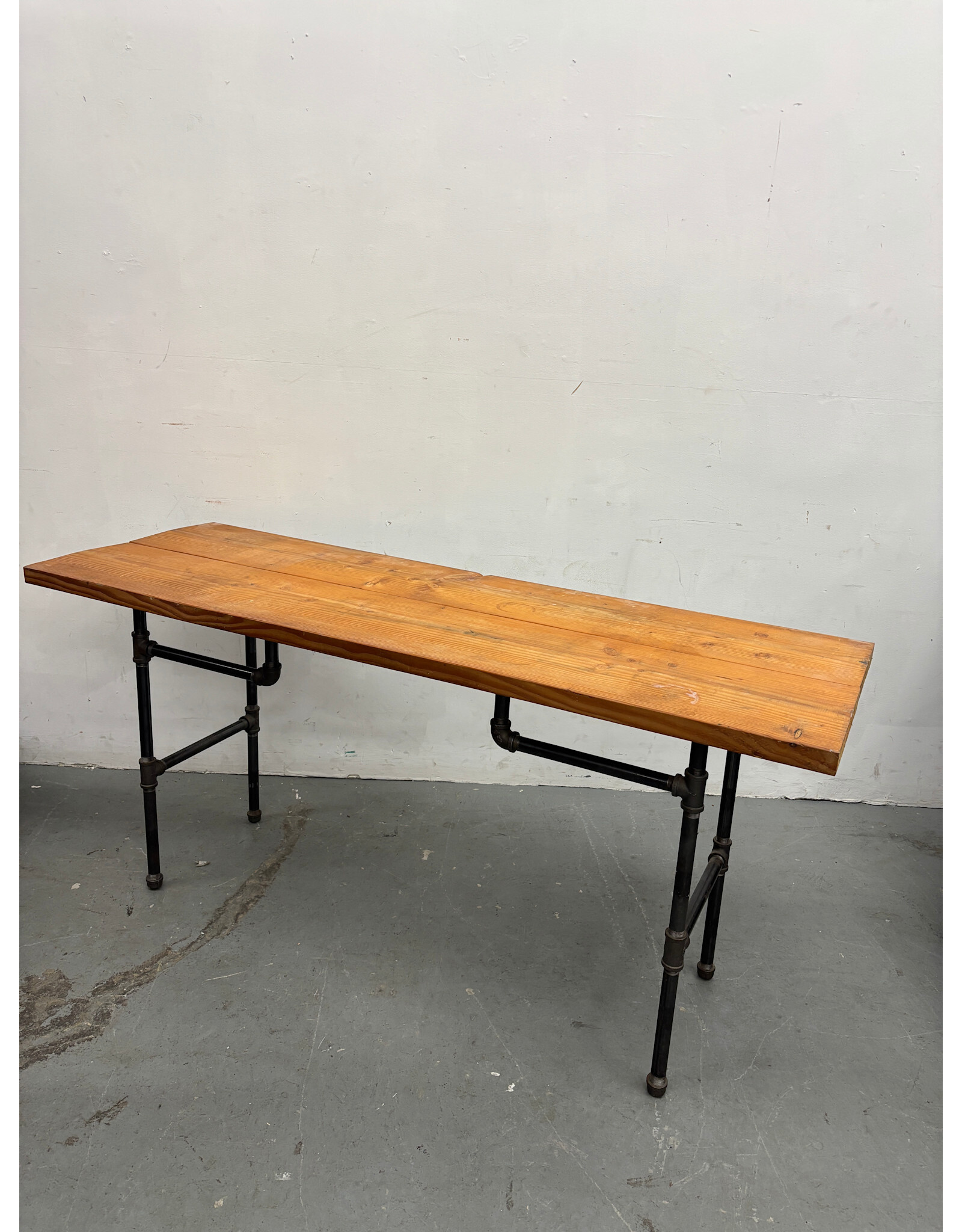 Pipe Dream Table