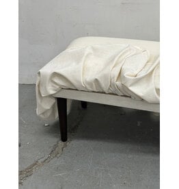 Upskirt bench