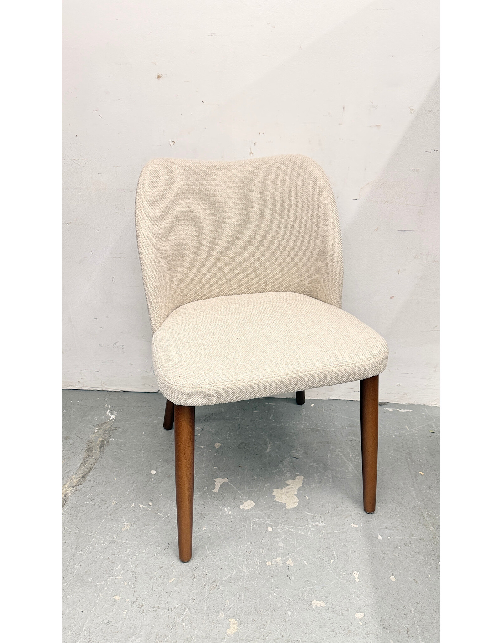 Modern Rounded Dining Chair