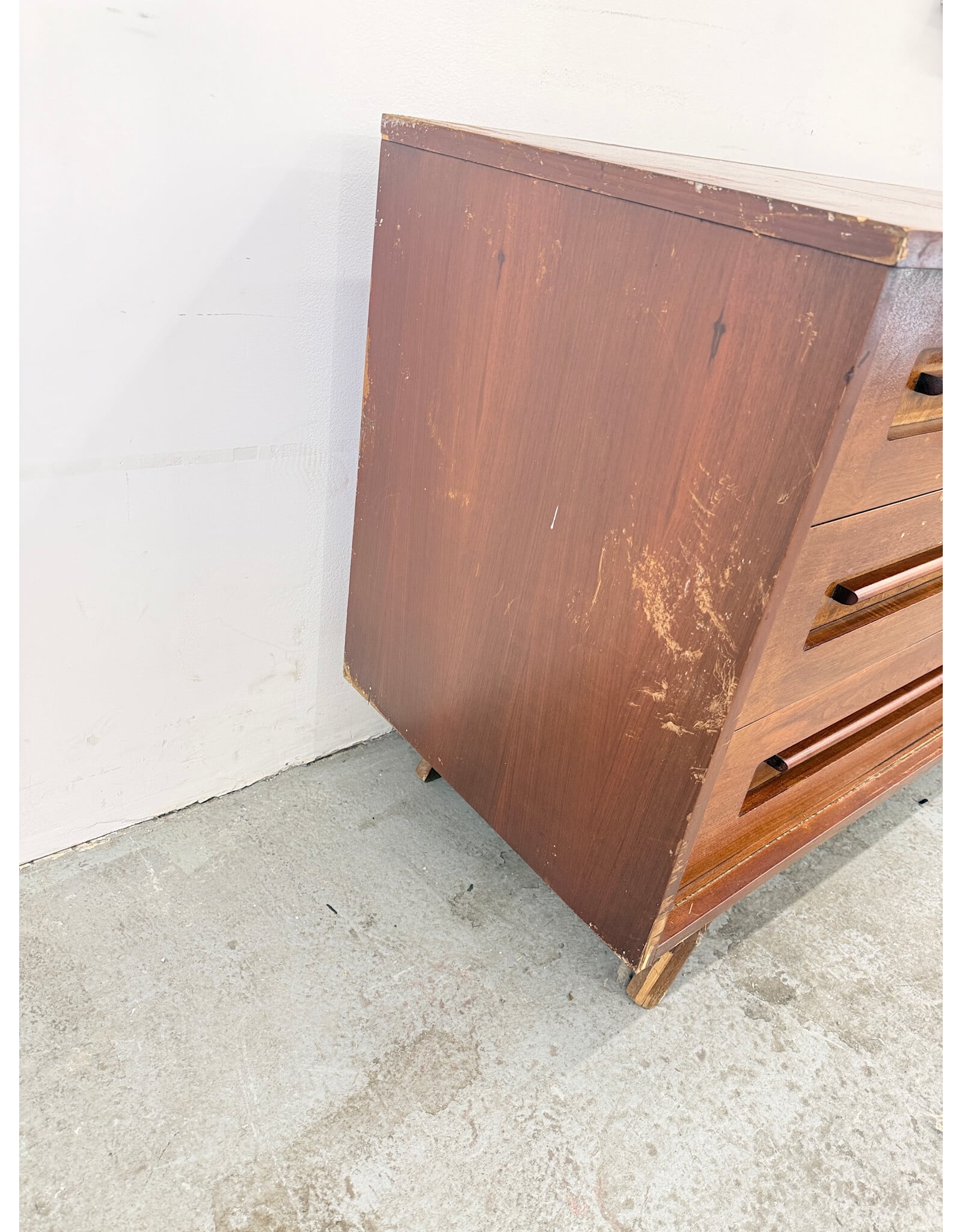 Young Manufacturing MCM 9 Drawer Lowboy Dresser