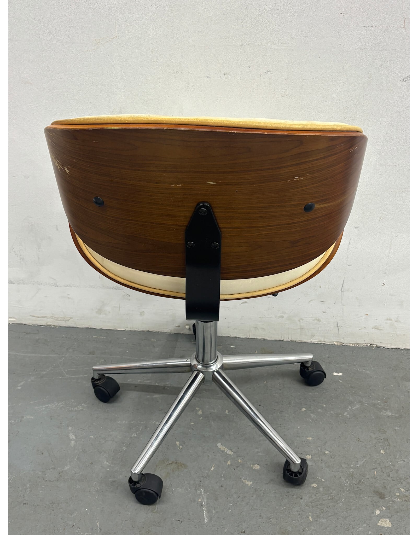 Modern Curved Back Office Chair