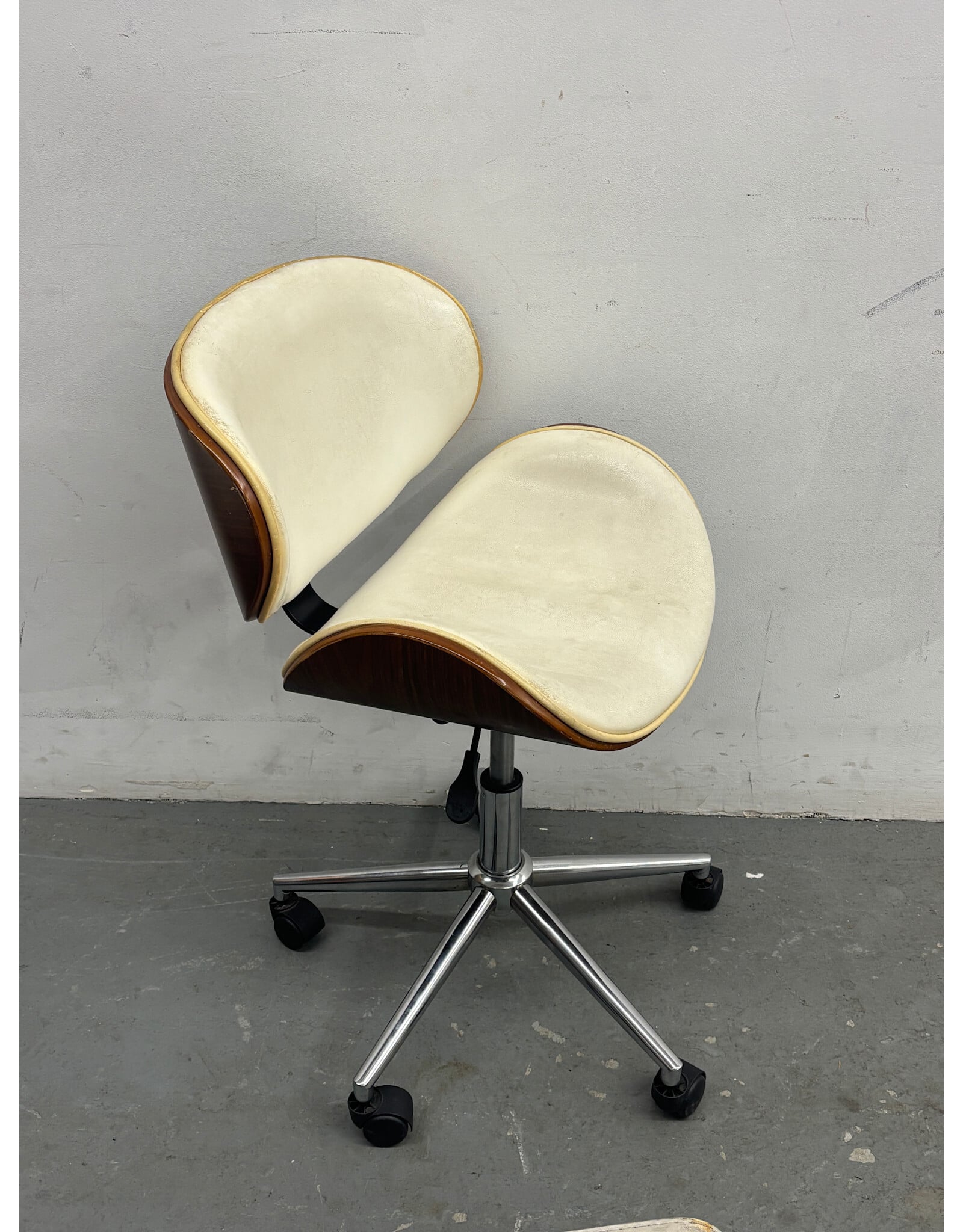 Modern Curved Back Office Chair