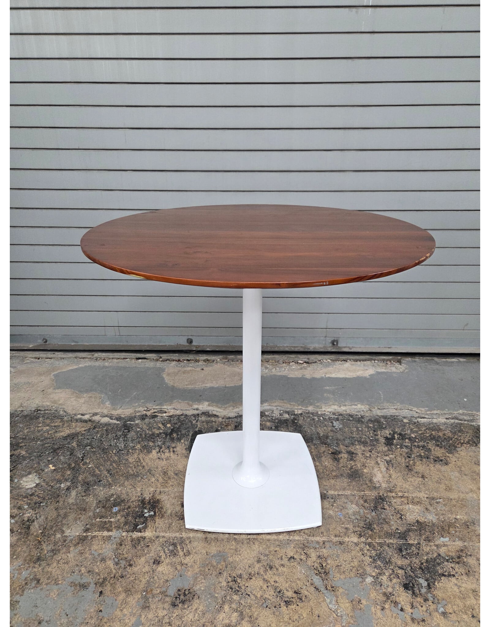 Round Wooden Top with Metal Base Dining Table